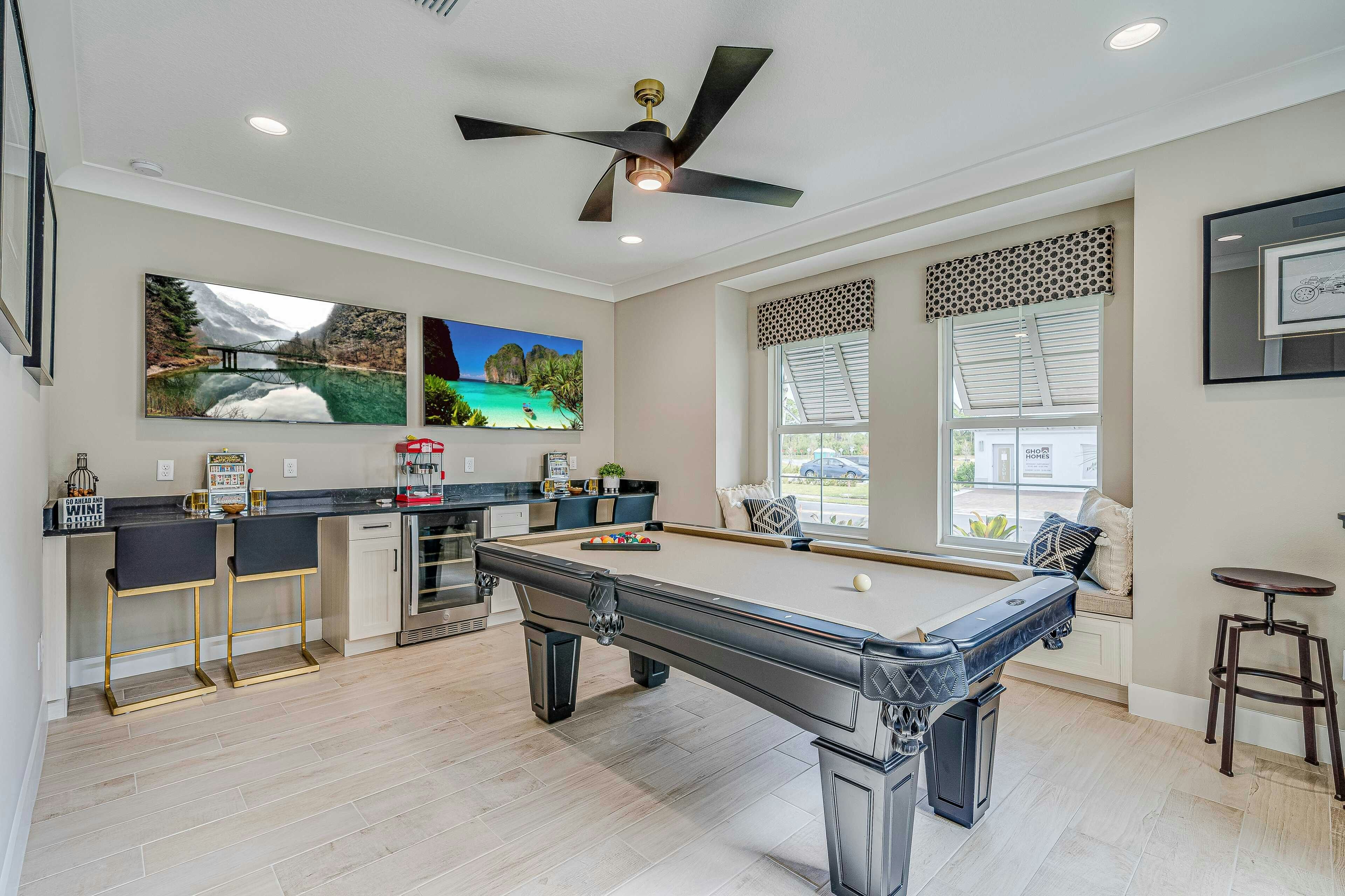 Club Room | Aurora 25