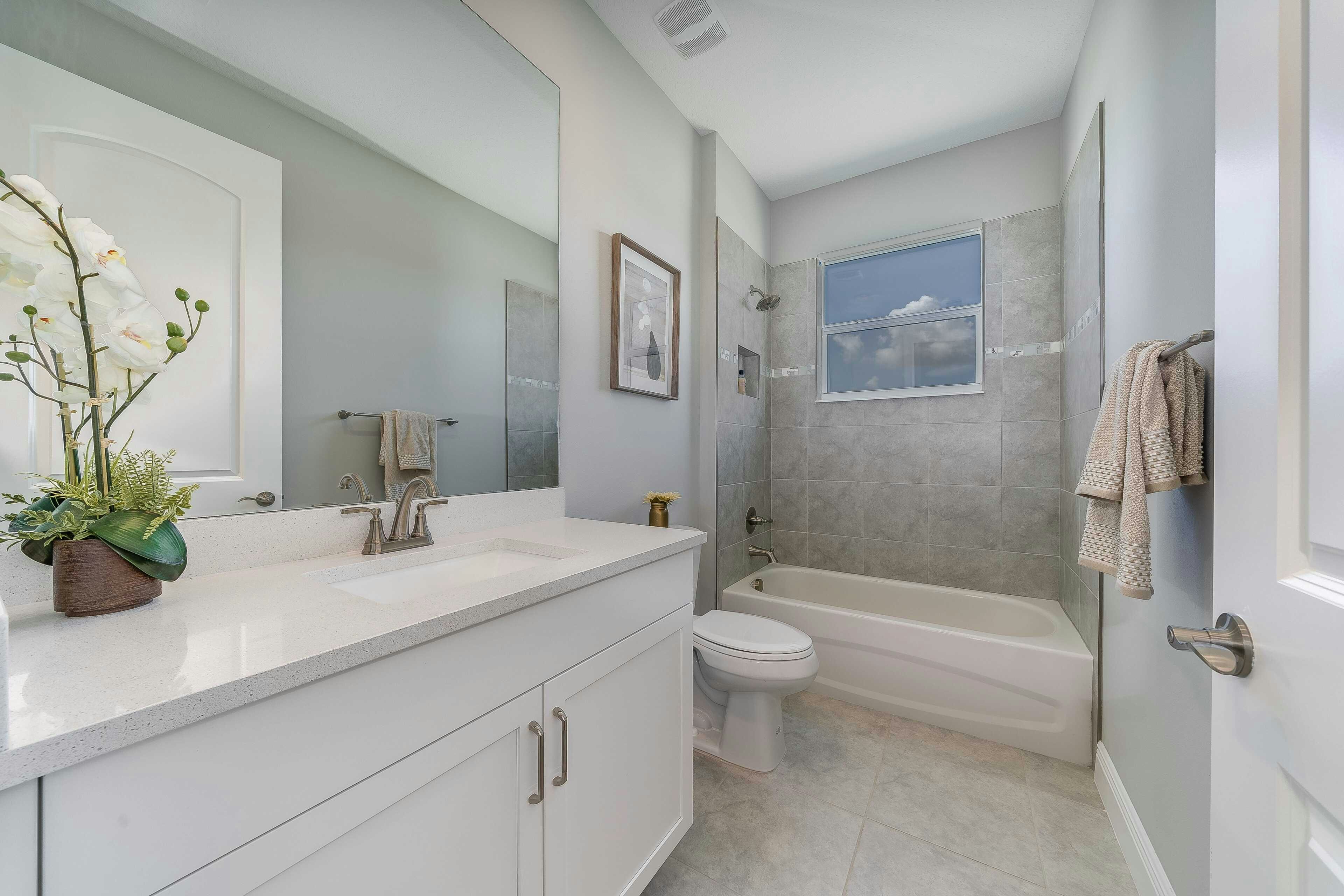 Secondary Bath | Aurora 25