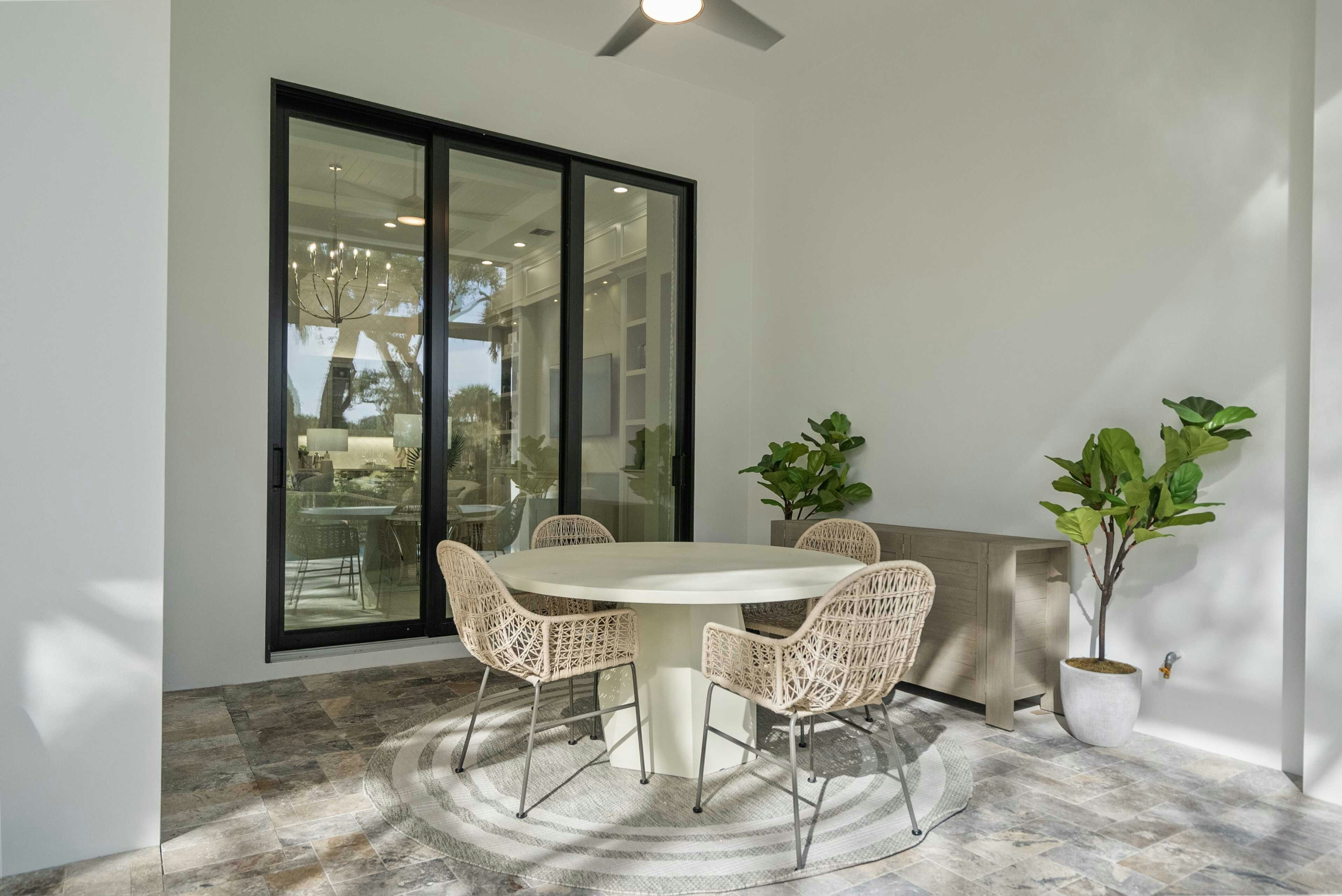 Lanai | Seabreeze Grande