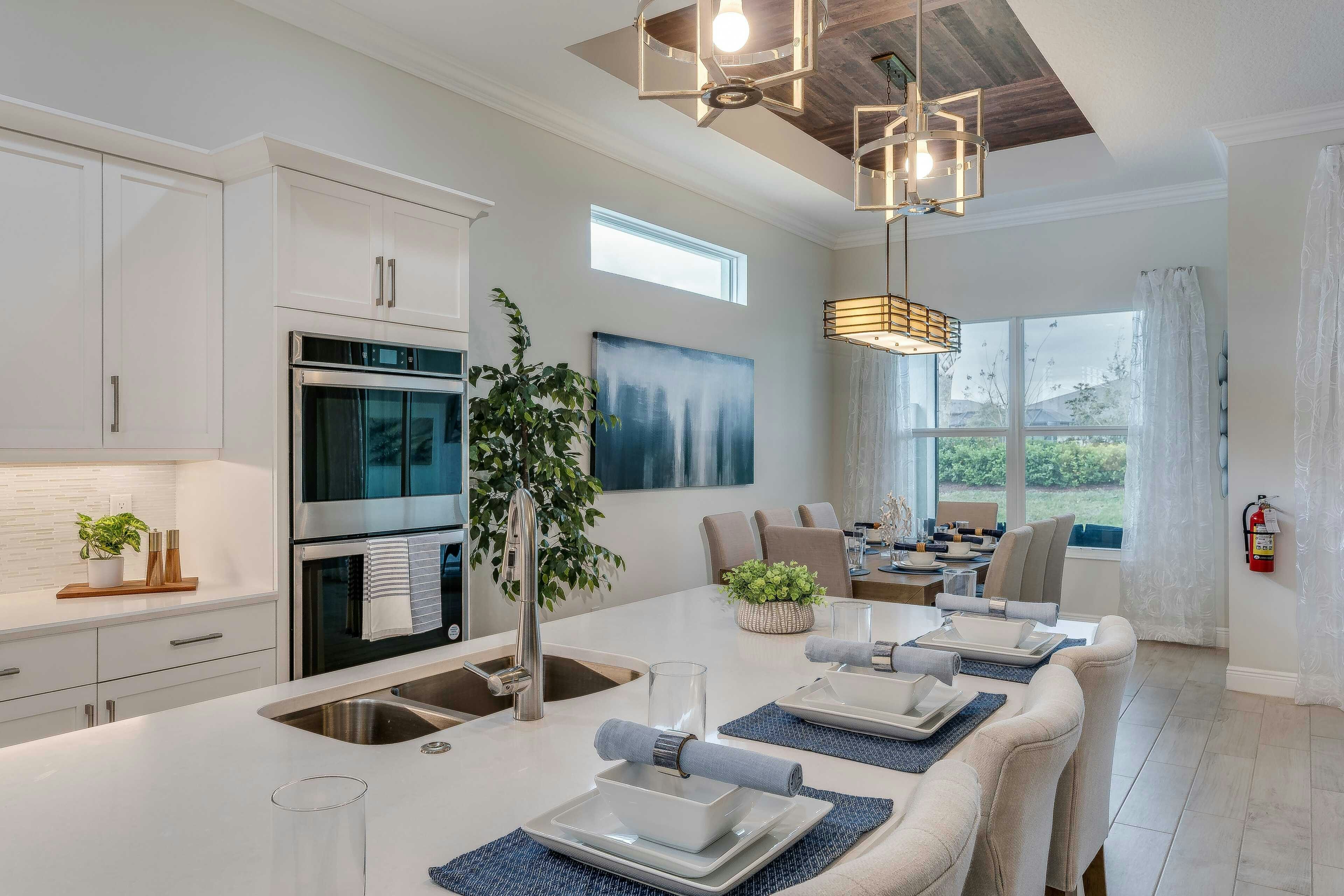 Kitchen to Dining | Lucida Model