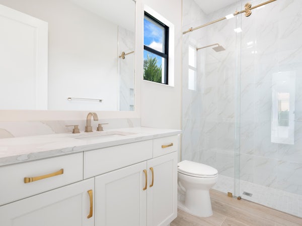 Cabana Bath | 109 SE Via Verona Cabana Bath | 109 SE Via Verona