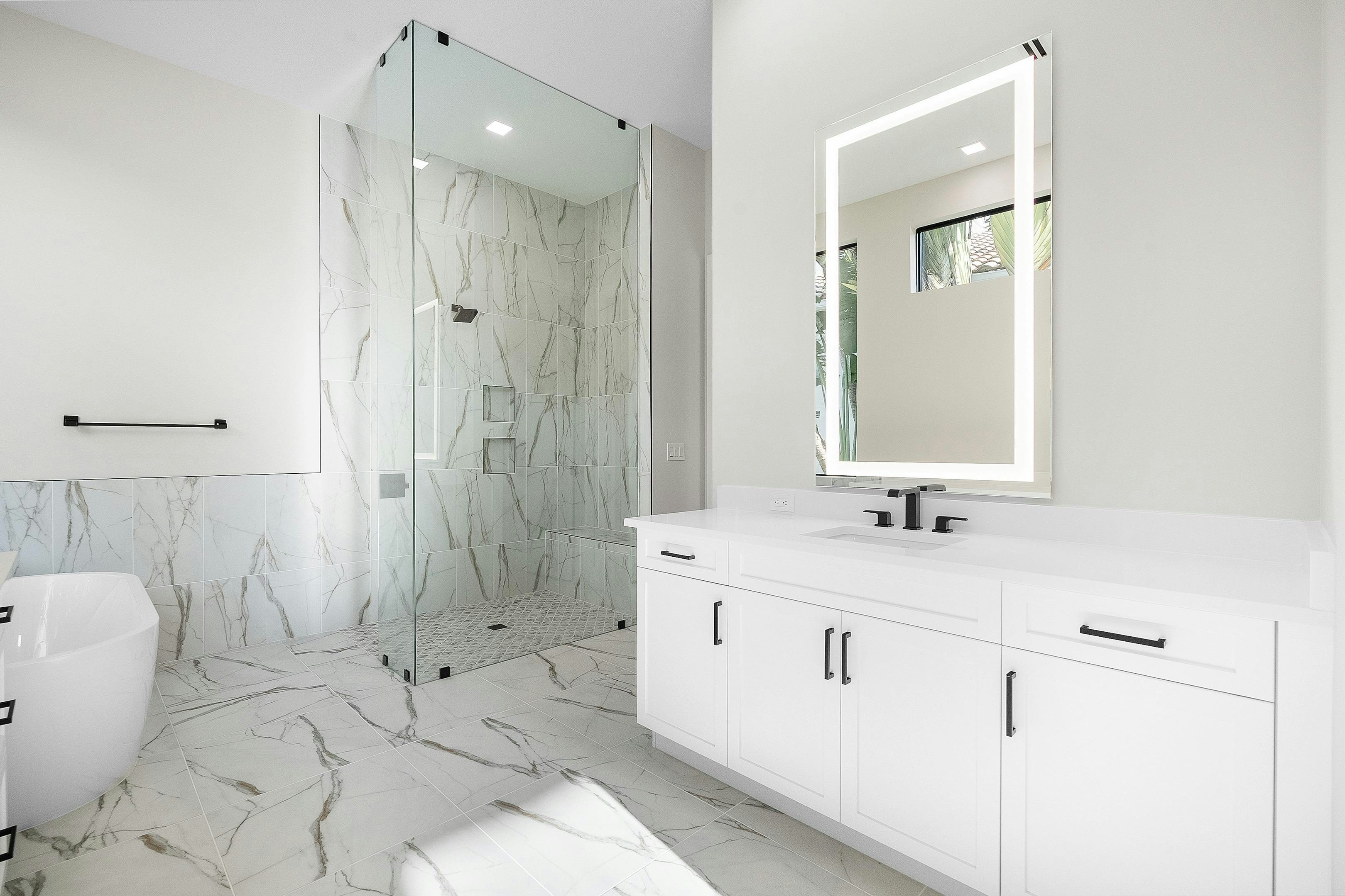 Master Bath | 110 SE Via Verona