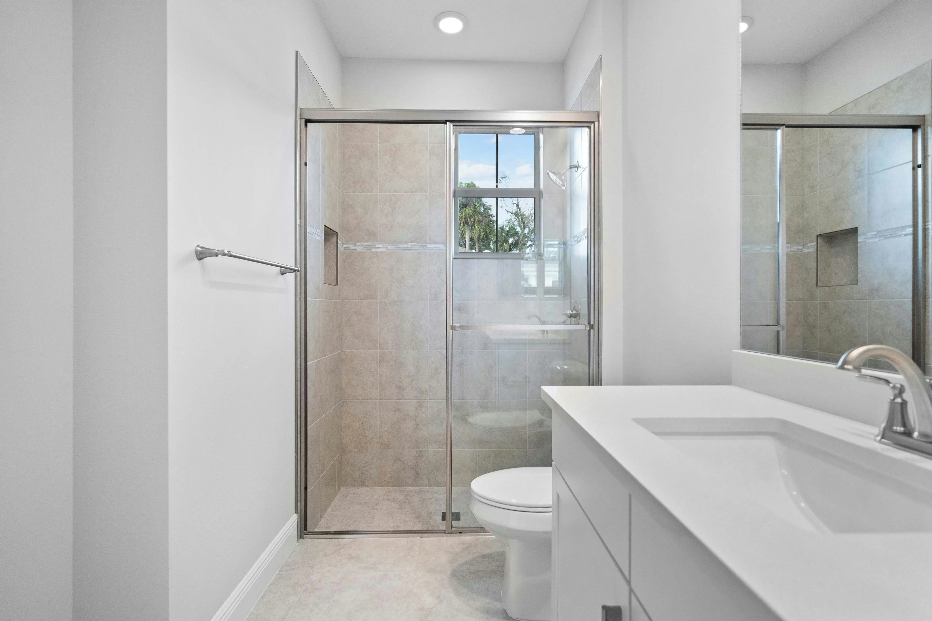 Bath 2 | 5895 Bella Rosa Lane