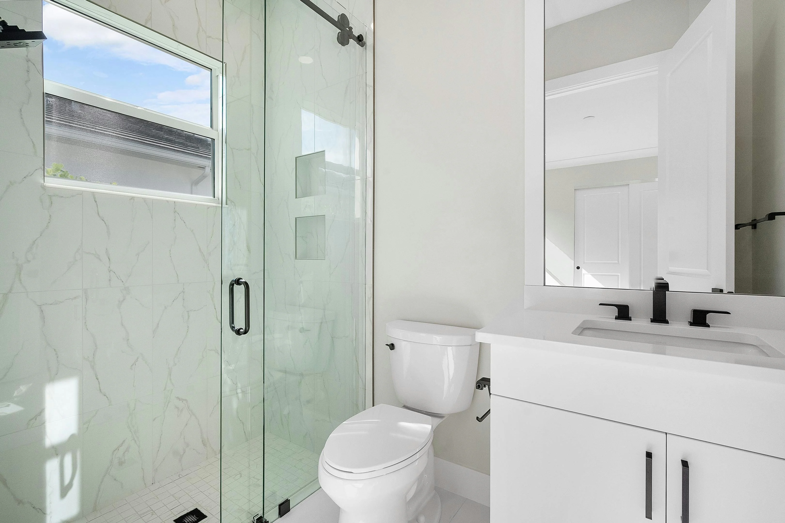 Bath 3 | 204 Strand Square