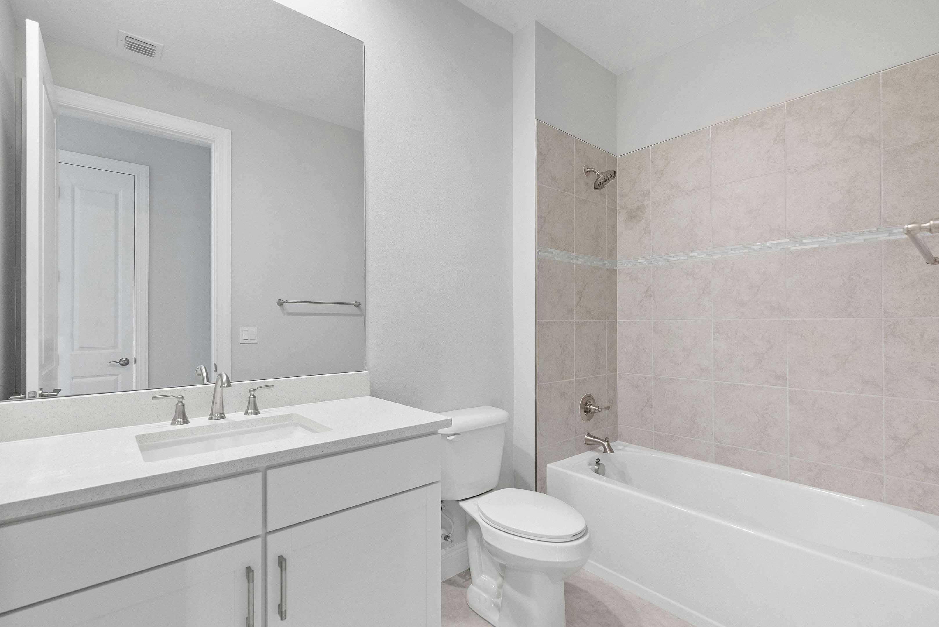 Secondary Bath | 12398 SW Sunrise Lake Terrace