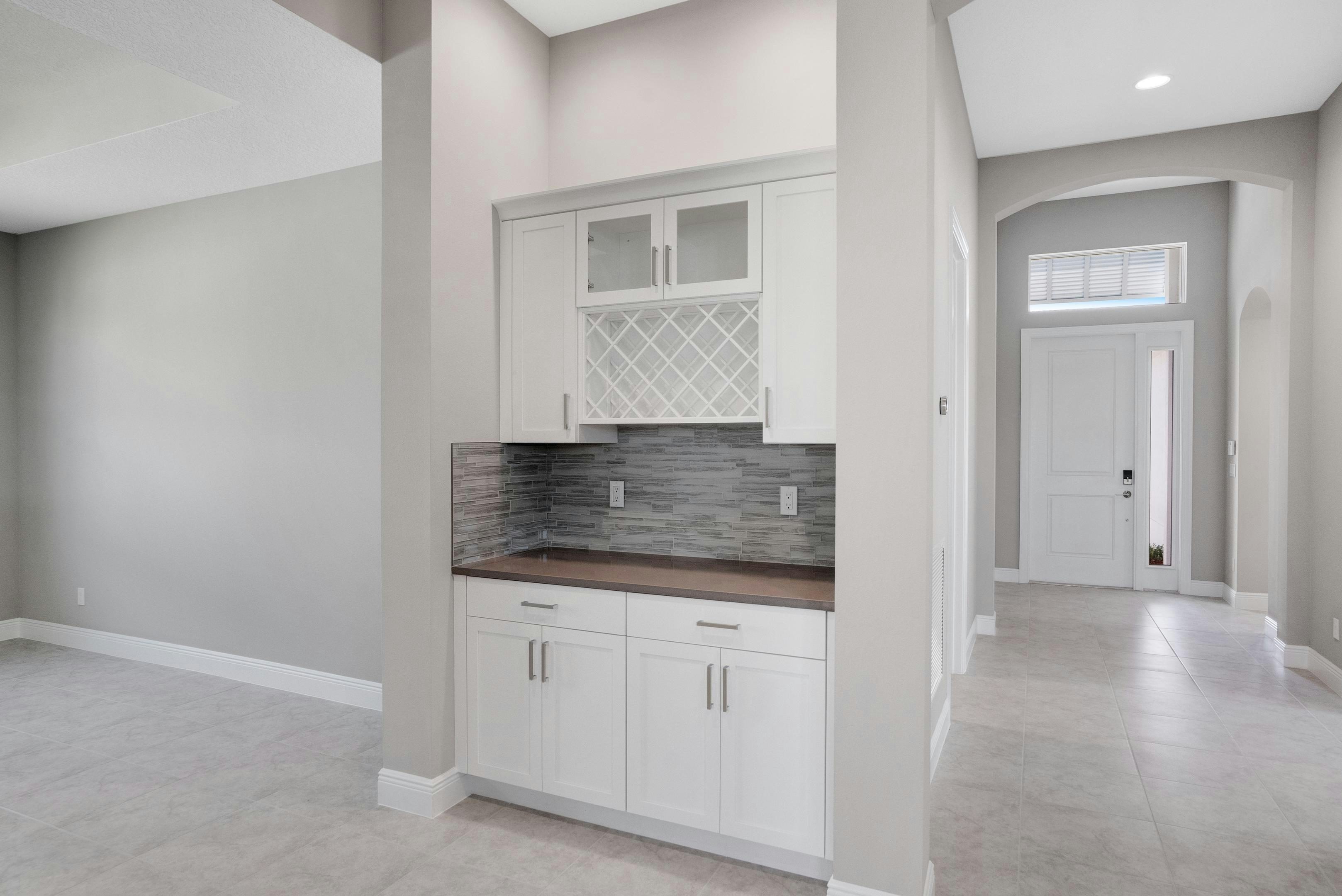 Dry Bar | 12446 SW Sunrise Lake Terrace