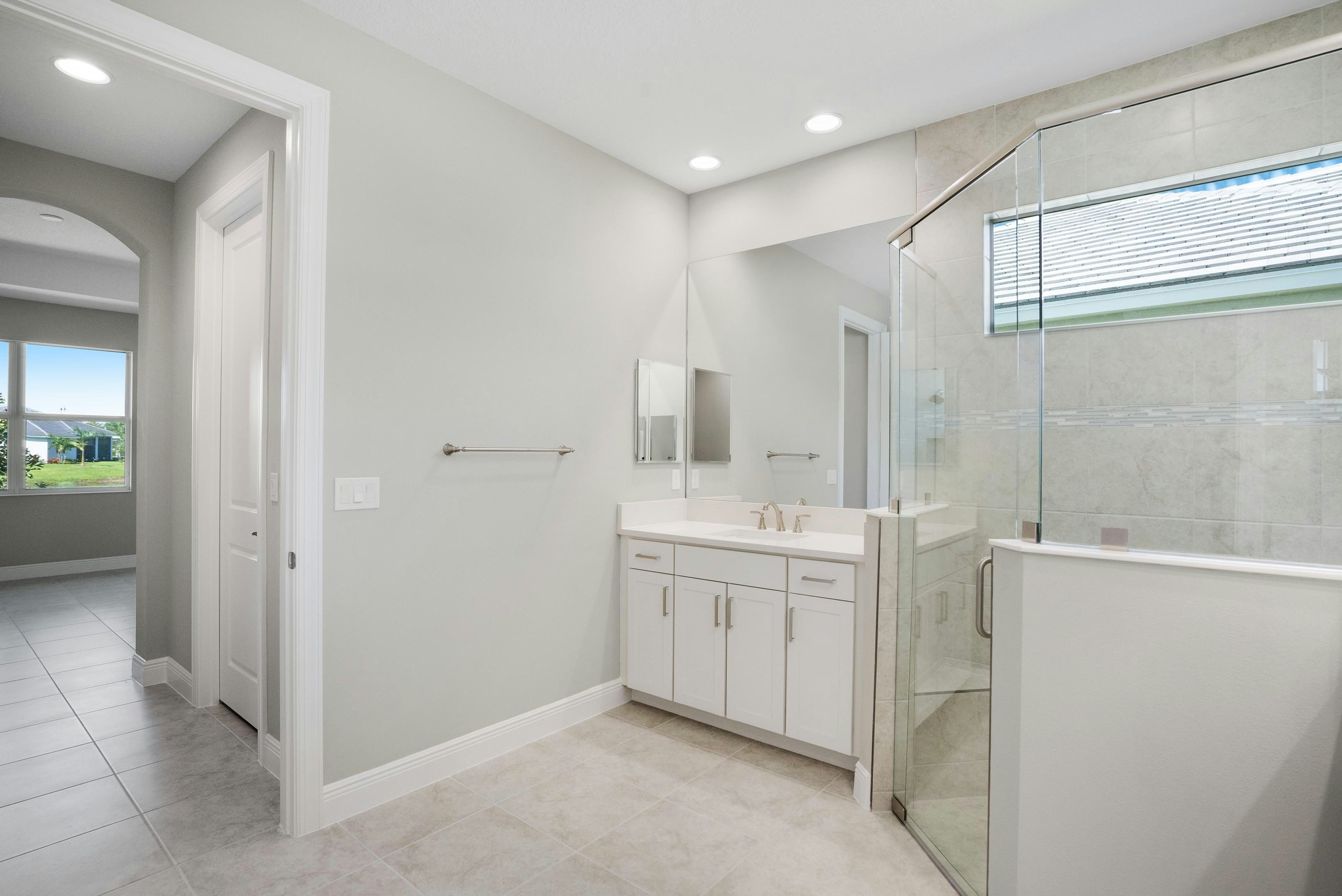 Master Bathroom | 12446 SW Sunrise Lake Terrace