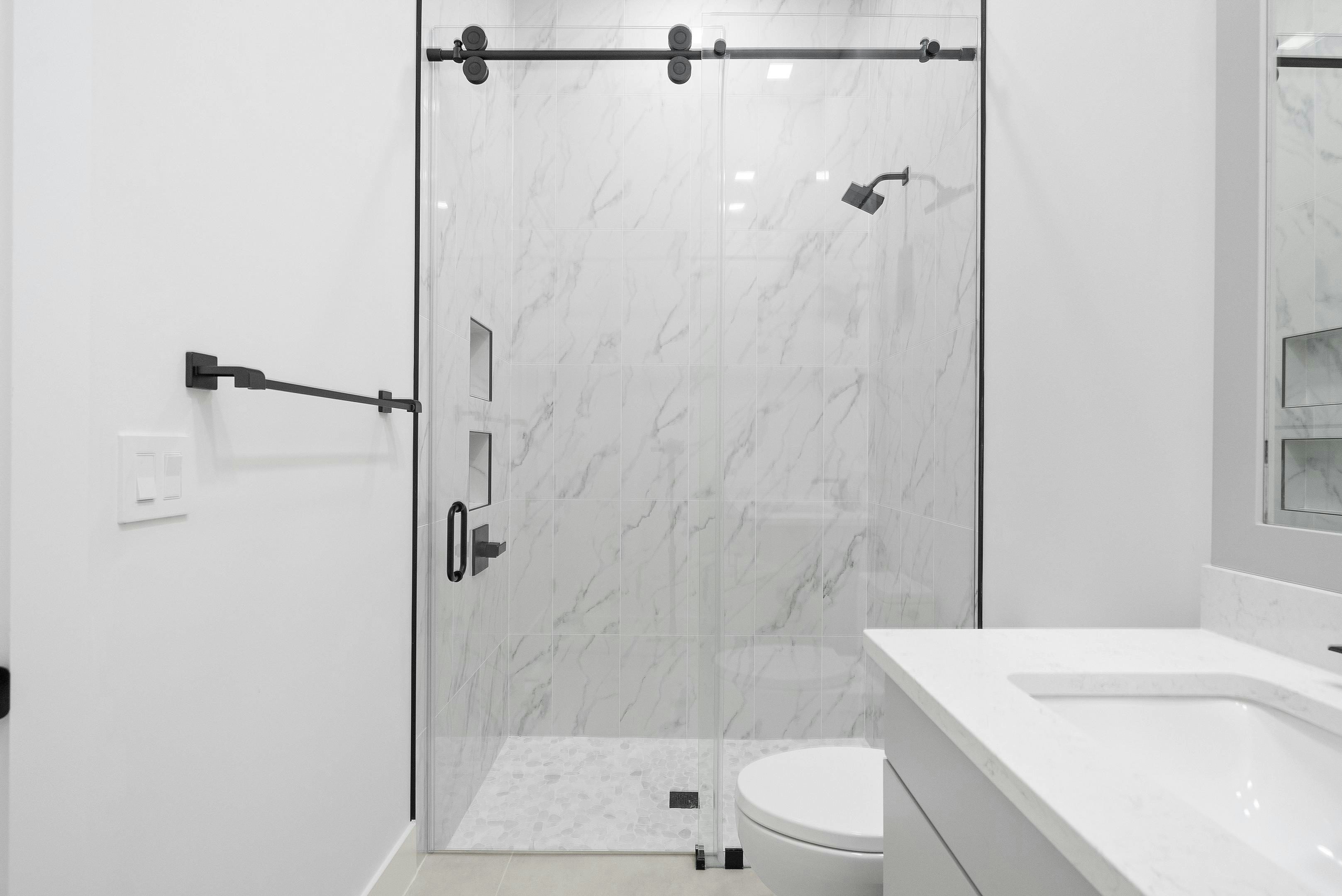 Bath 2 | 170 SE Rio Angelica