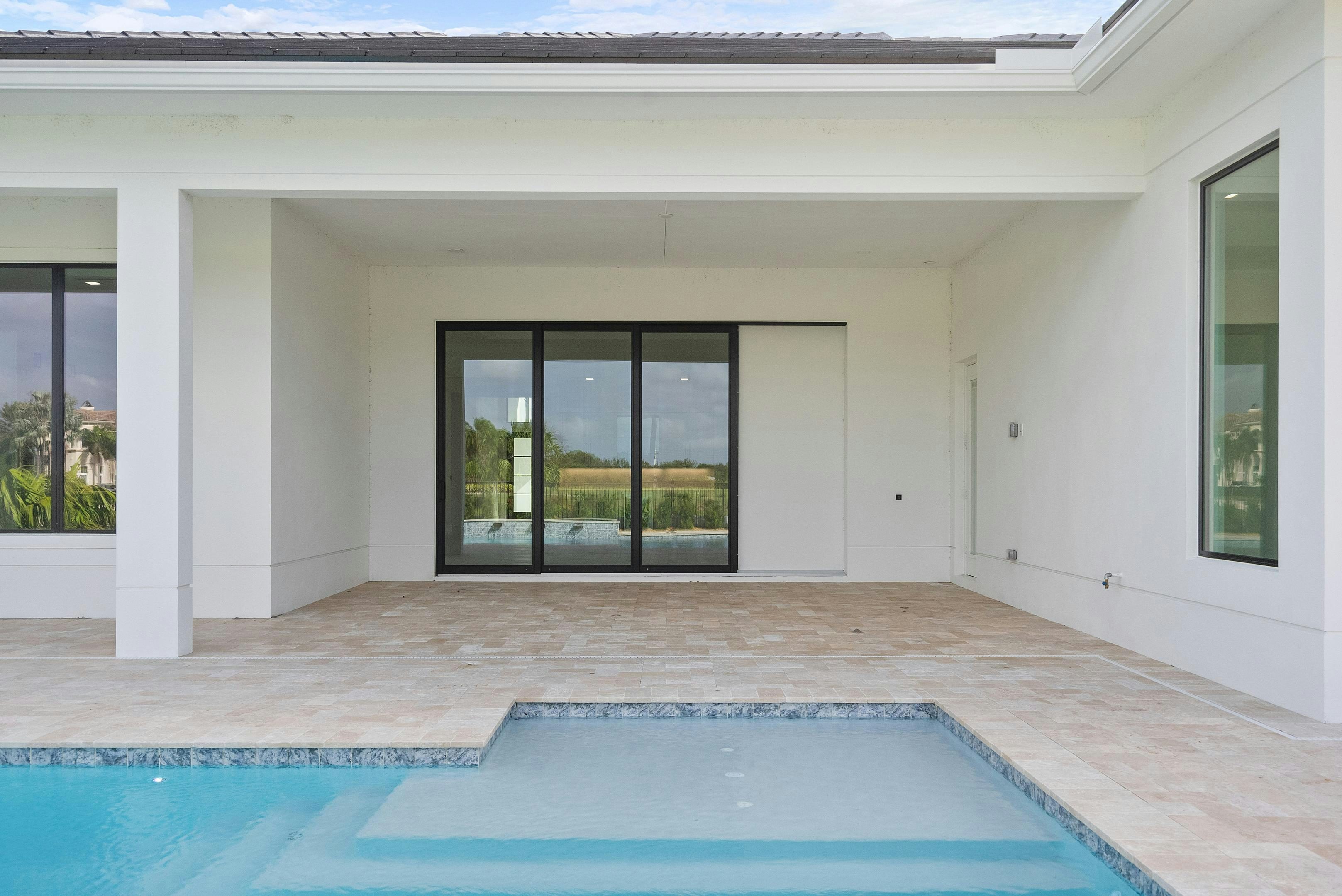 Lanai | 170 SE Rio Angelica