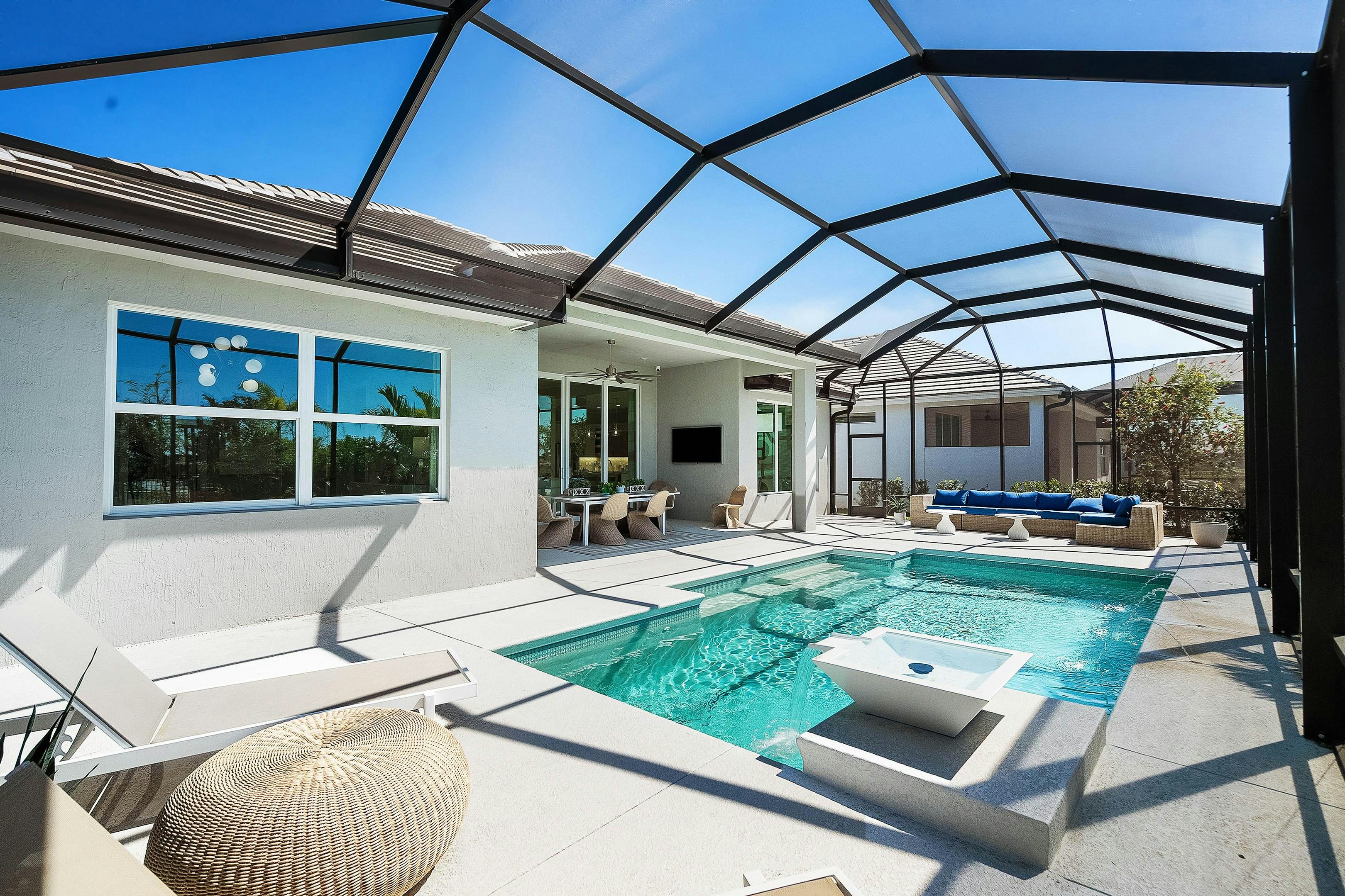 Screened Pool & Pool Deck | Iris Grande