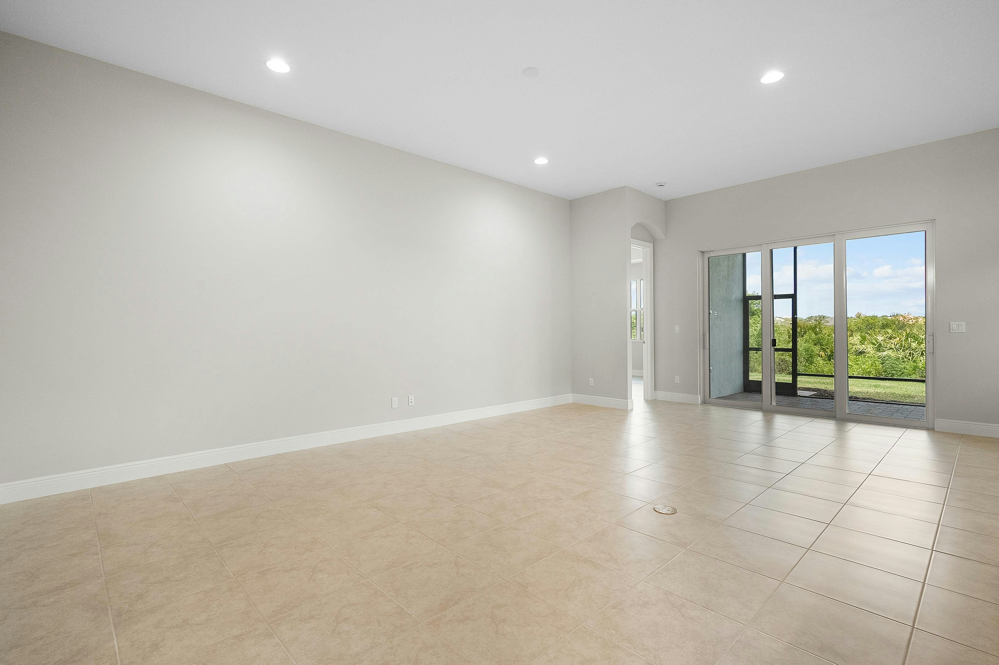 Great Room | 12507 SW Sunrise Lake Terrace