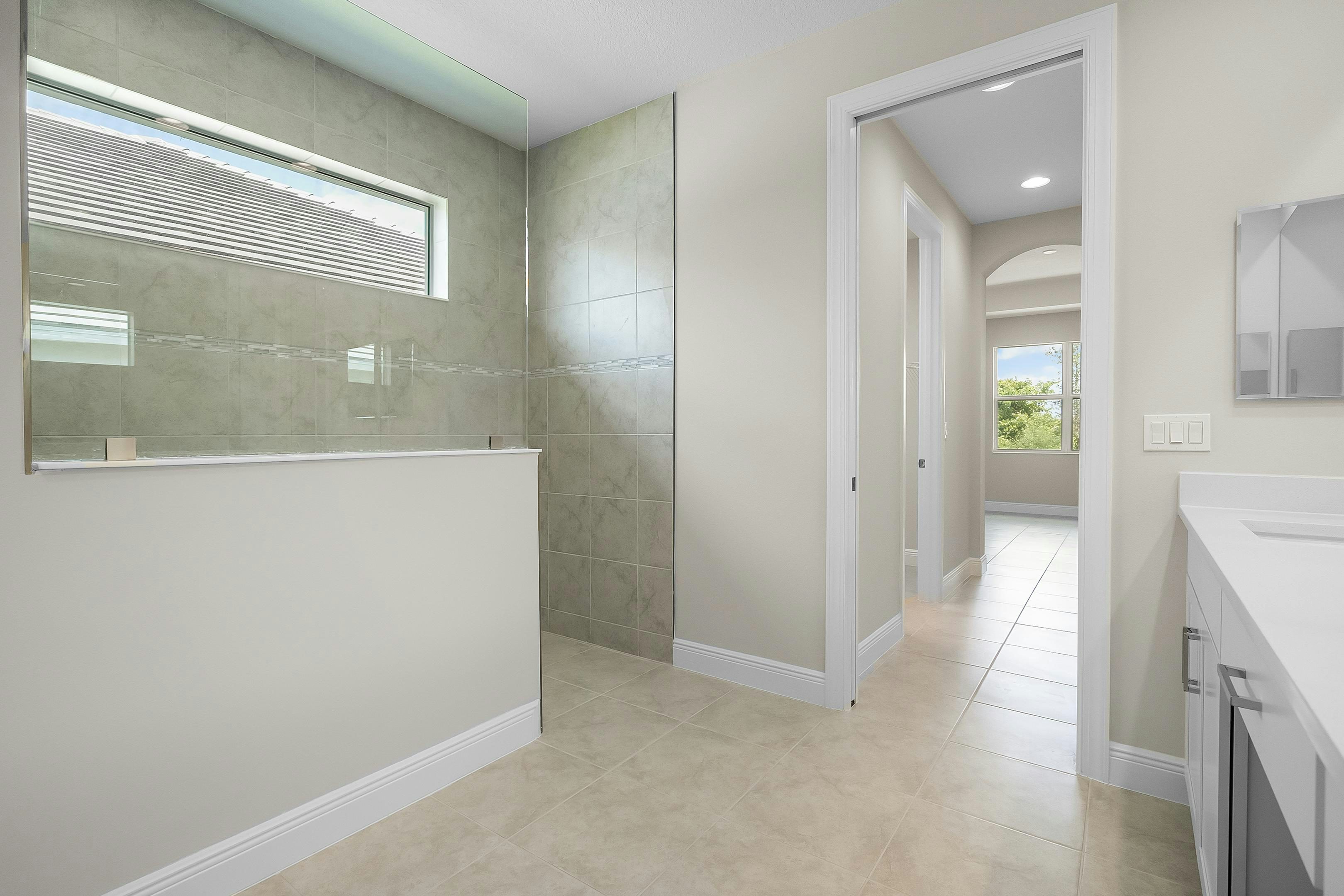 Master Bath | 12507 SW Sunrise Lake Terrace