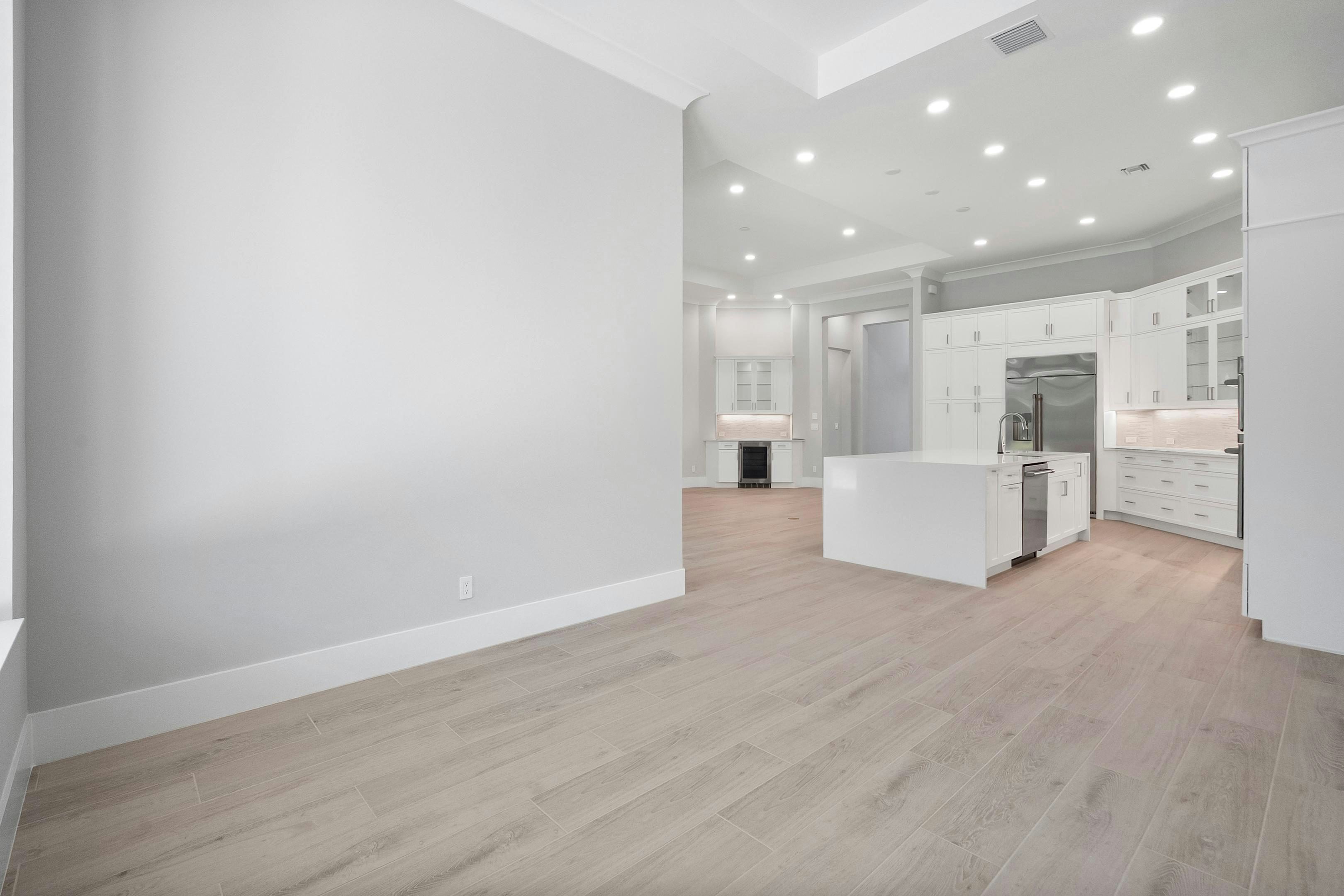 Dining | 129 Strand Drive