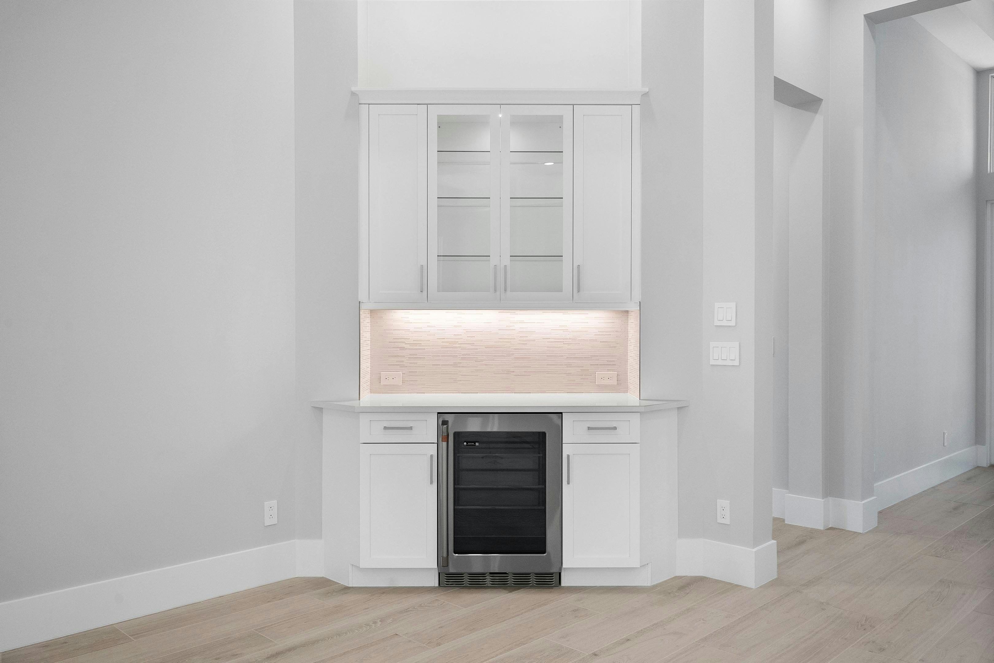 Dry Bar | 129 Strand Drive