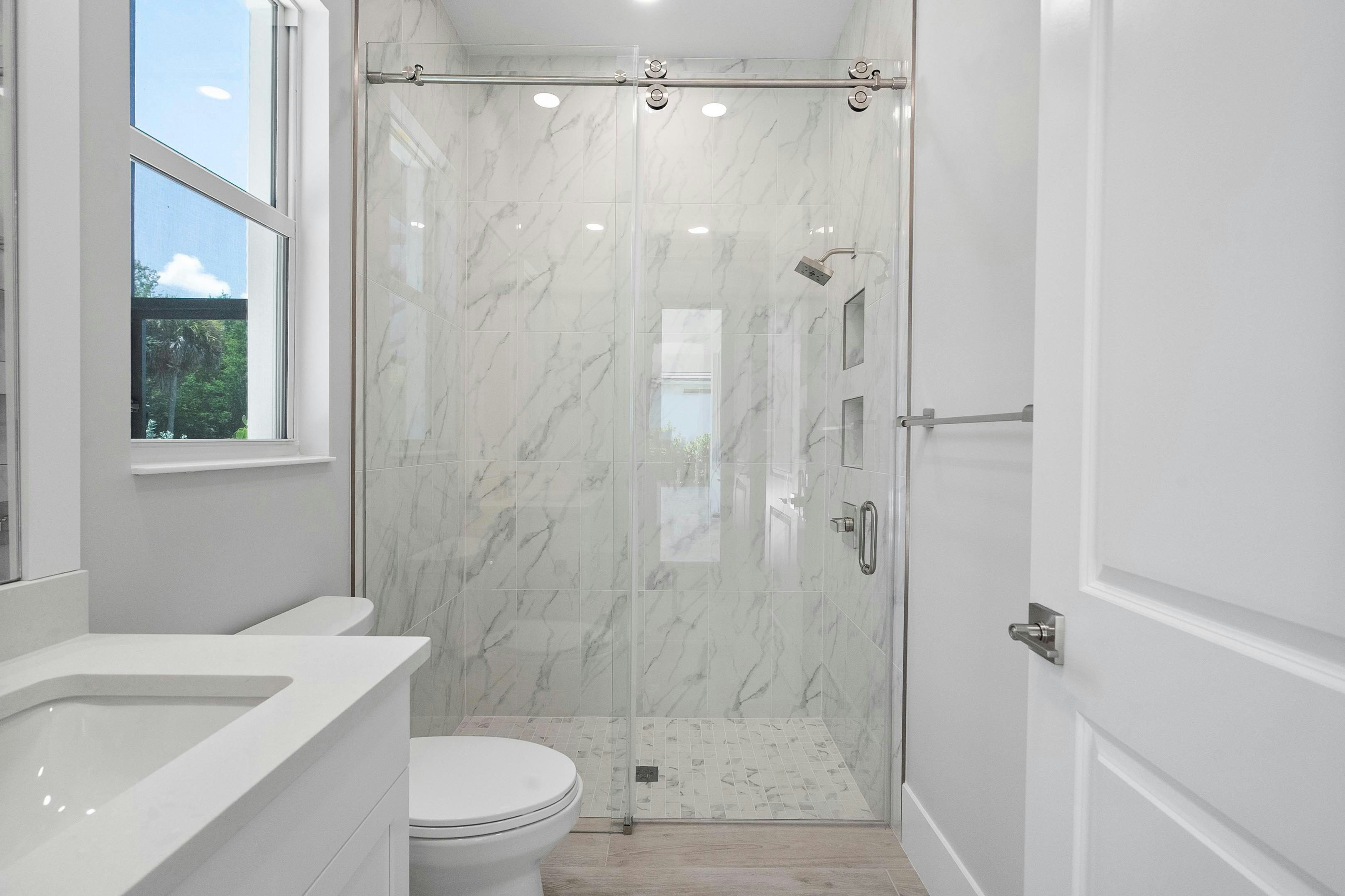 Cabana Bath | 129 Strand Drive