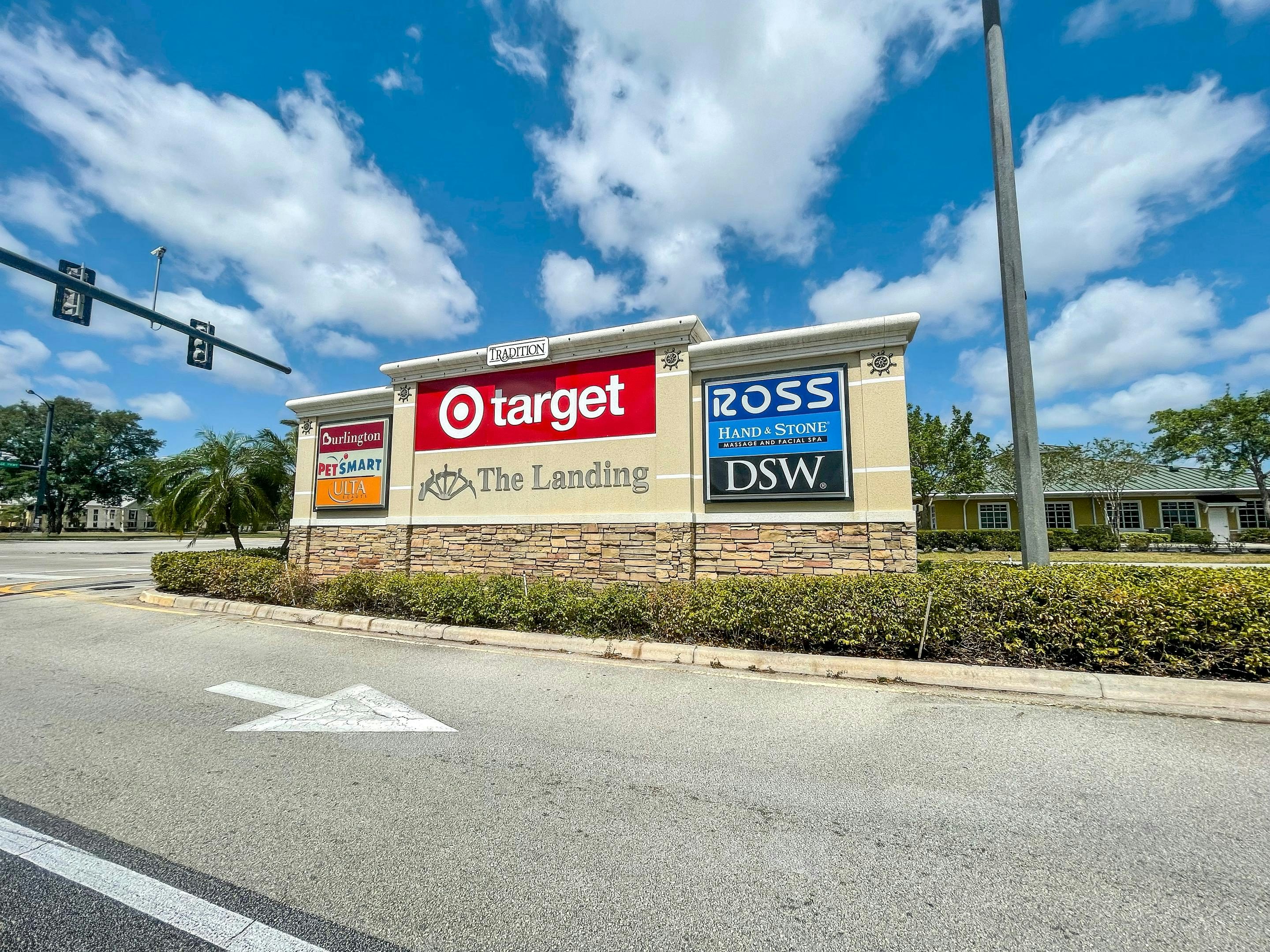 Shopping & Dining | Tradition