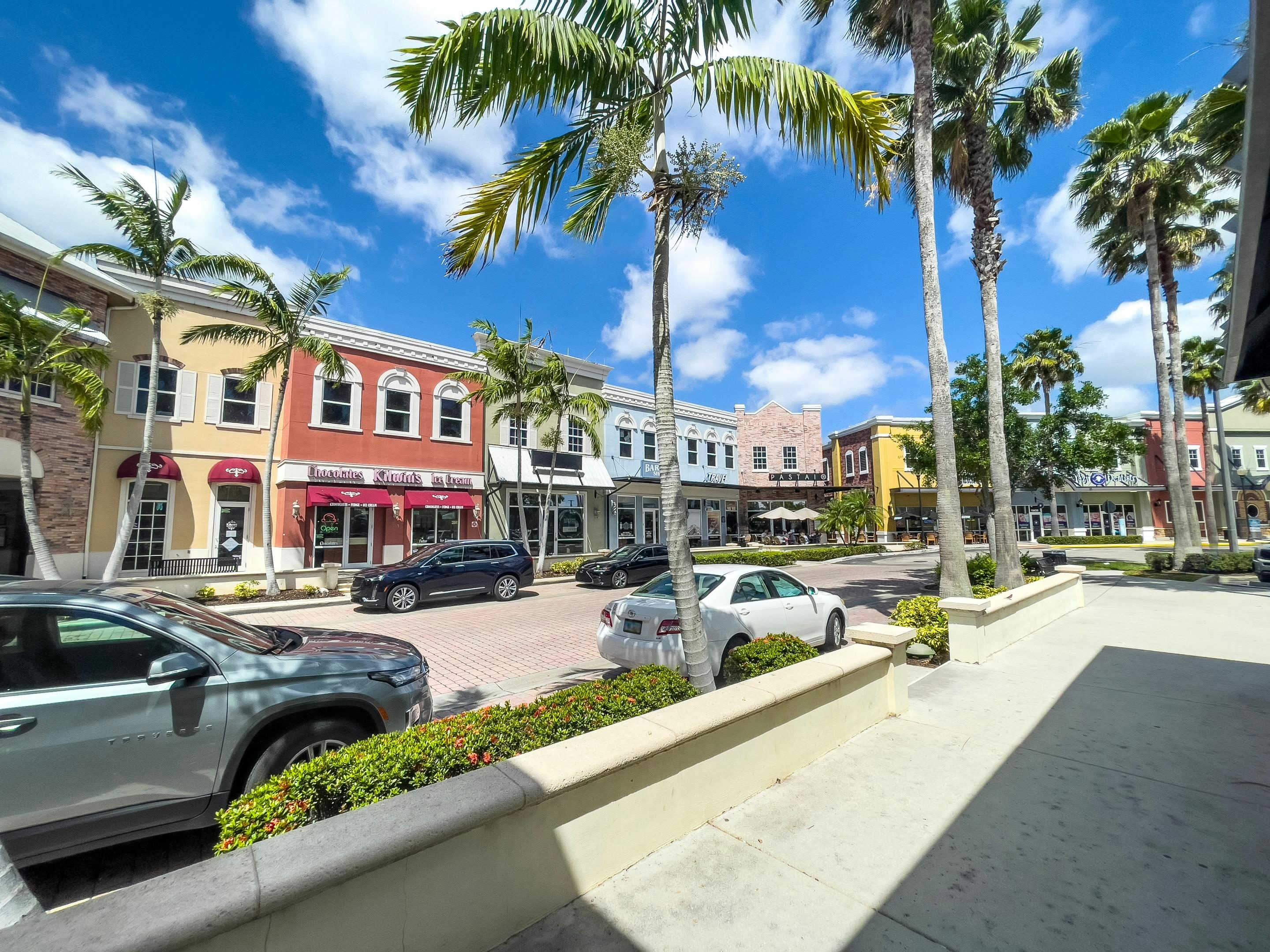 Shopping & Dining | Tradition