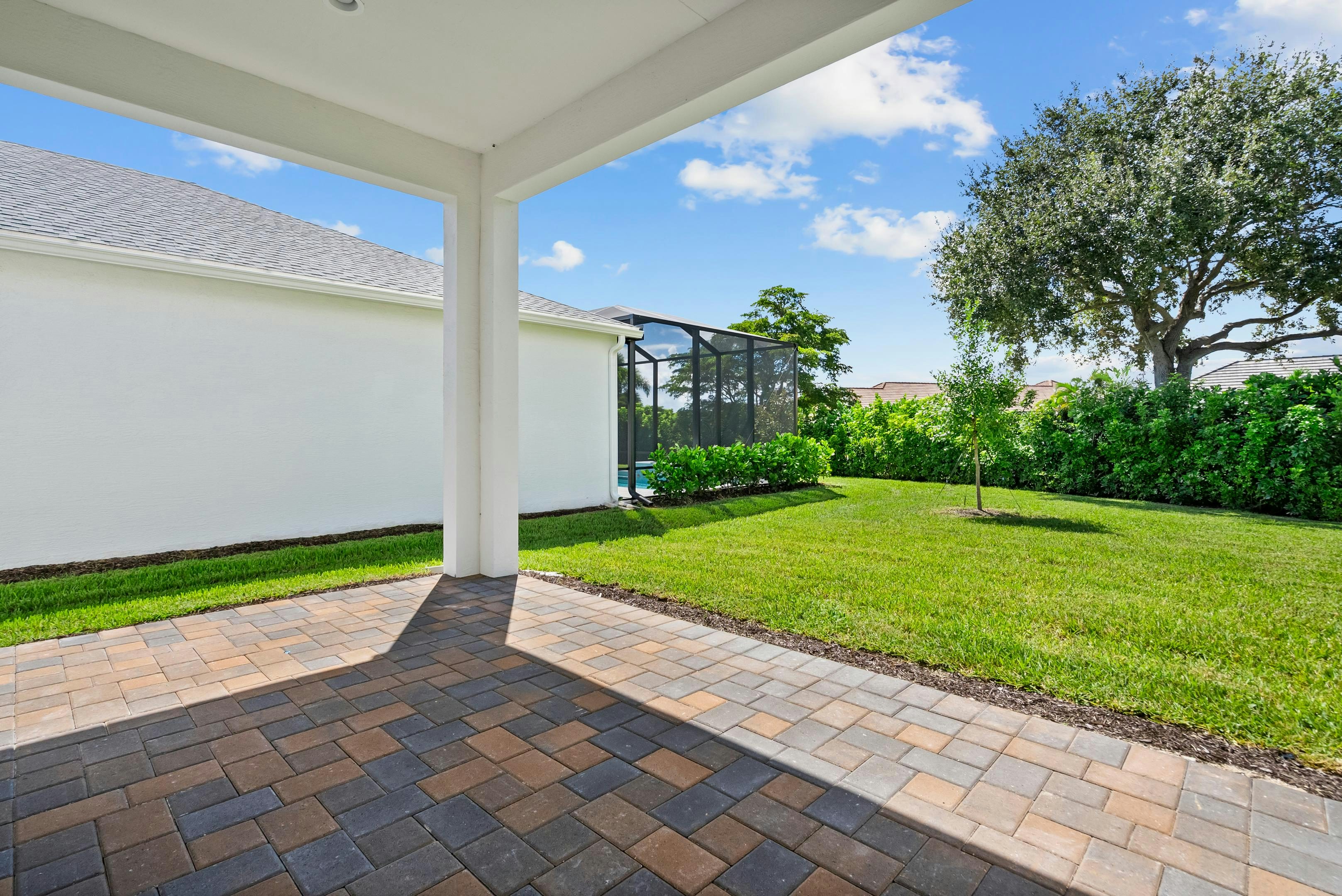 Lanai | 2147 Falls Manor