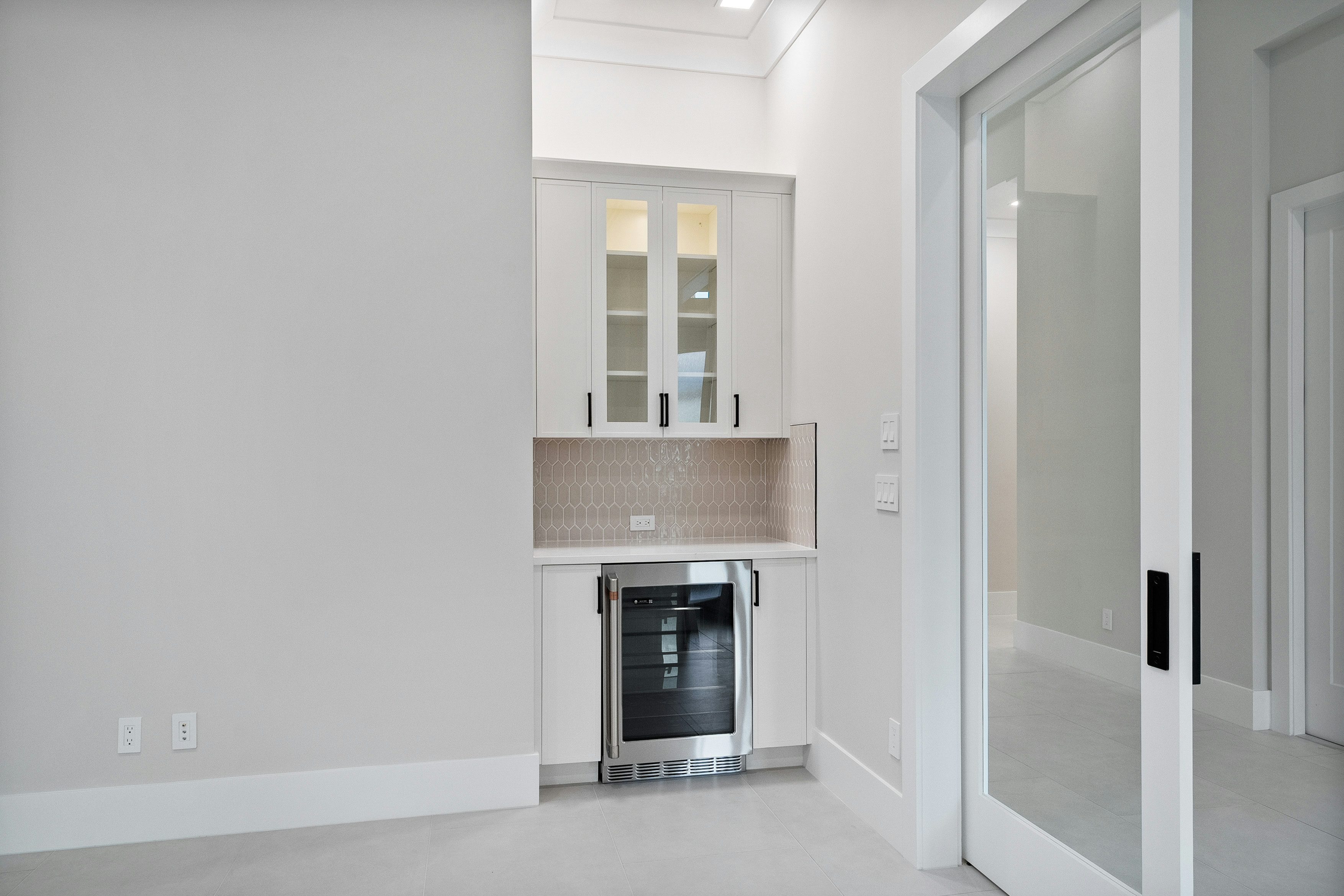 Club Room Bar Detail | 9193 Seaglass Ct