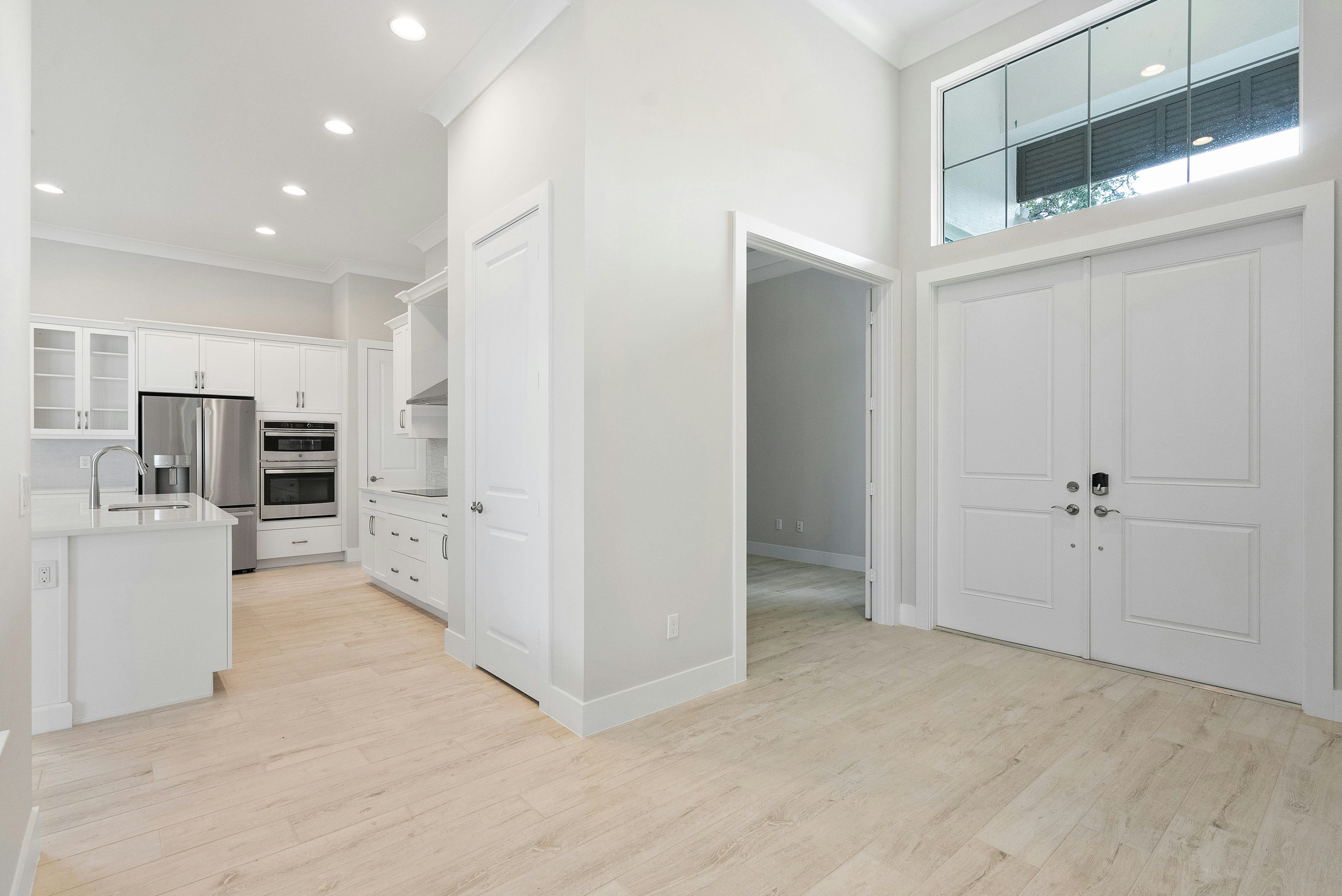 Foyer to Den & Kitchen | 236 Oak Hammock Cr SW