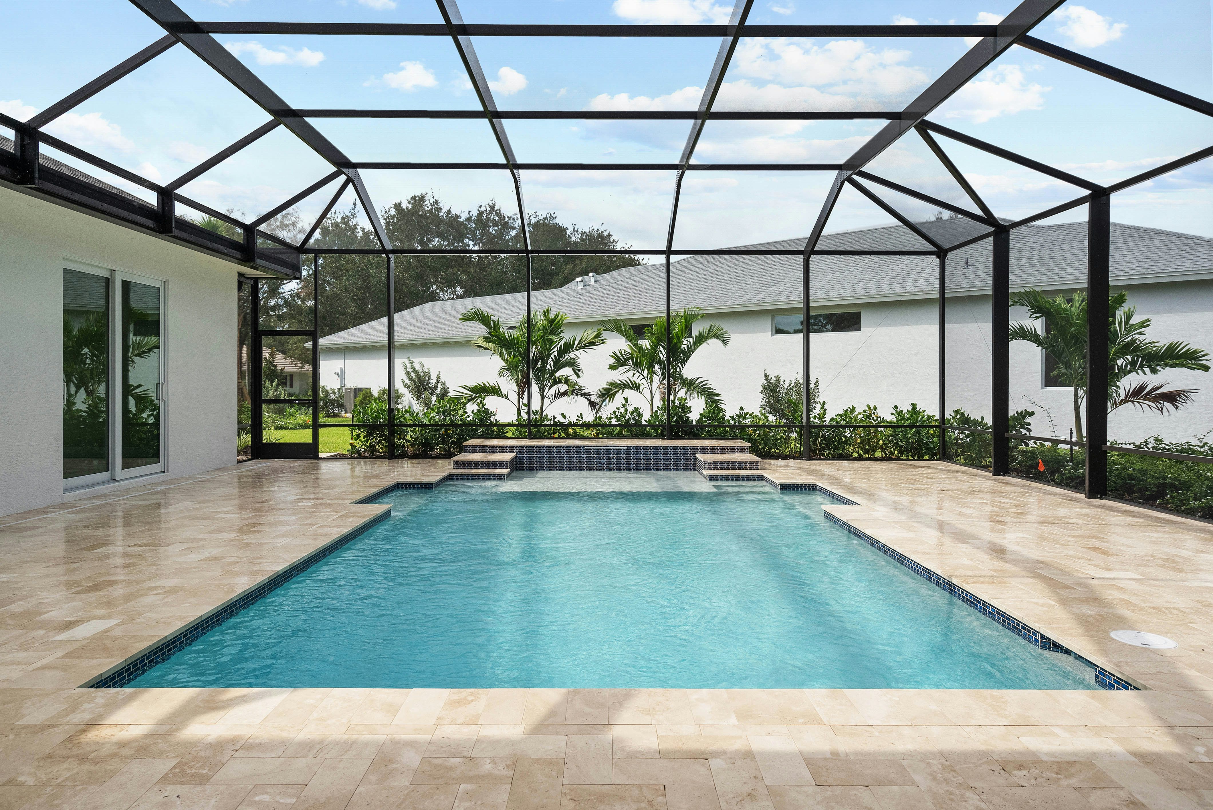 Screen Pool | 236 Oak Hammock Cr SW