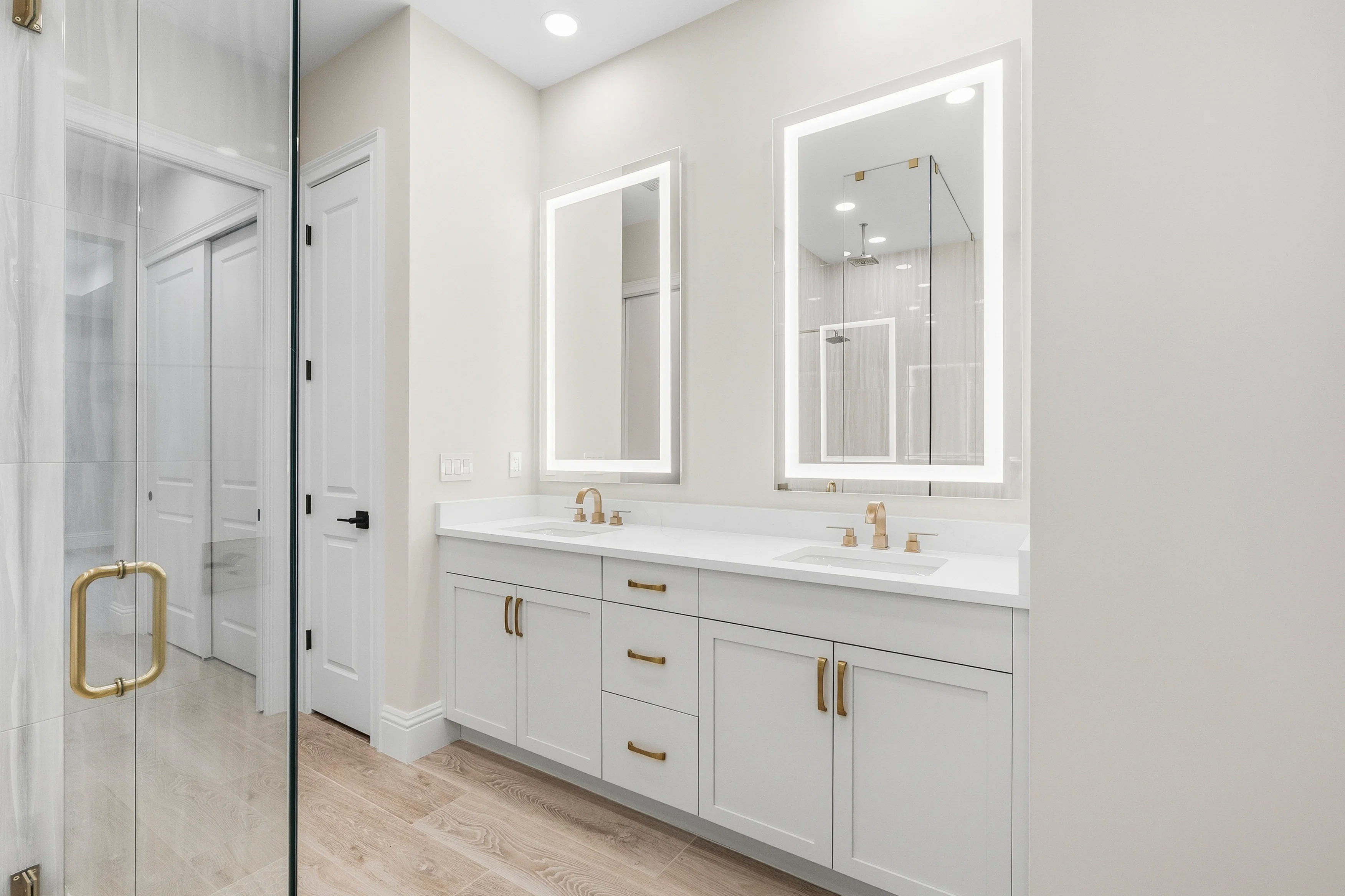 Master Bath | 1988 Frosted Turquoise Way
