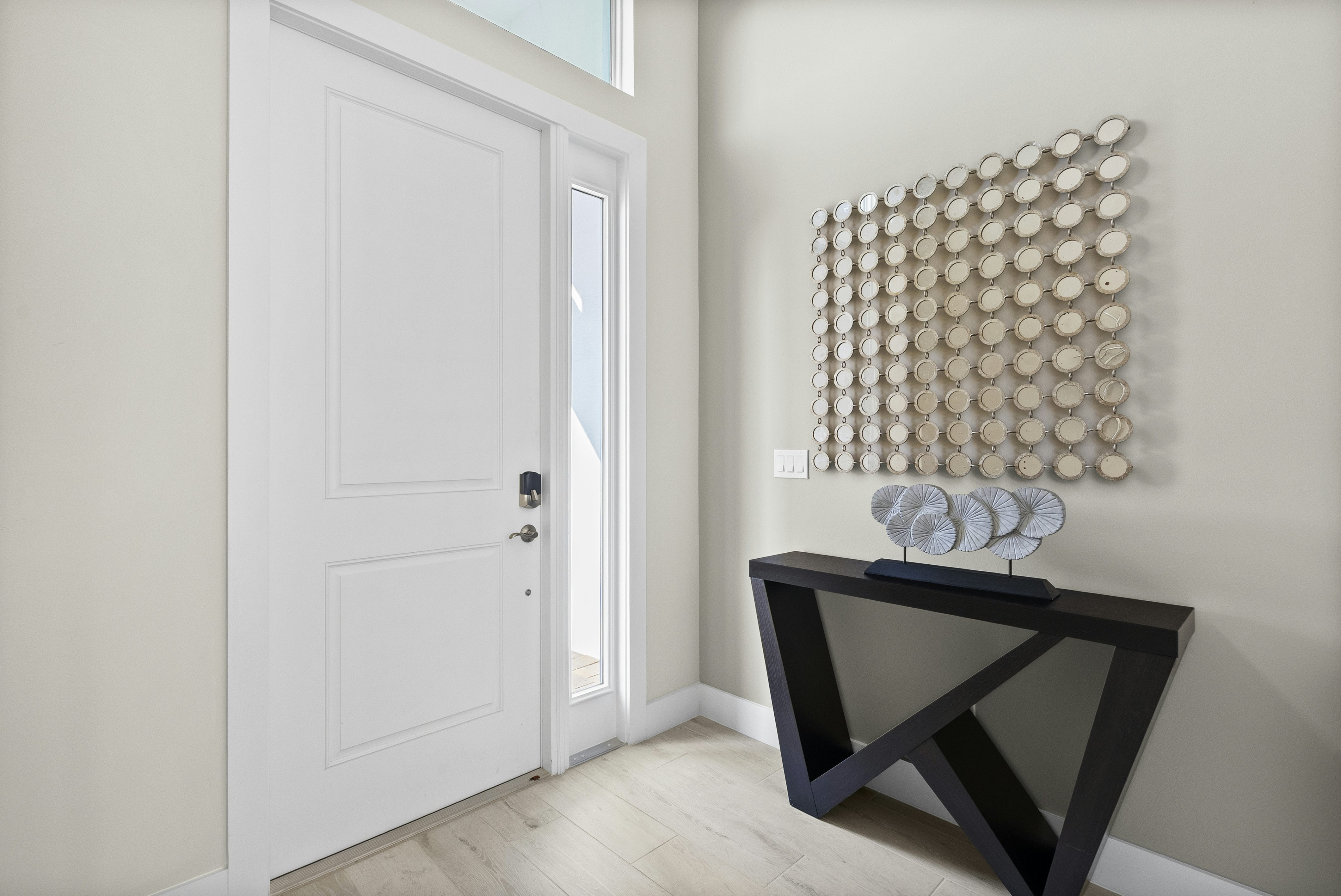 Foyer | 2148 Falls Manor