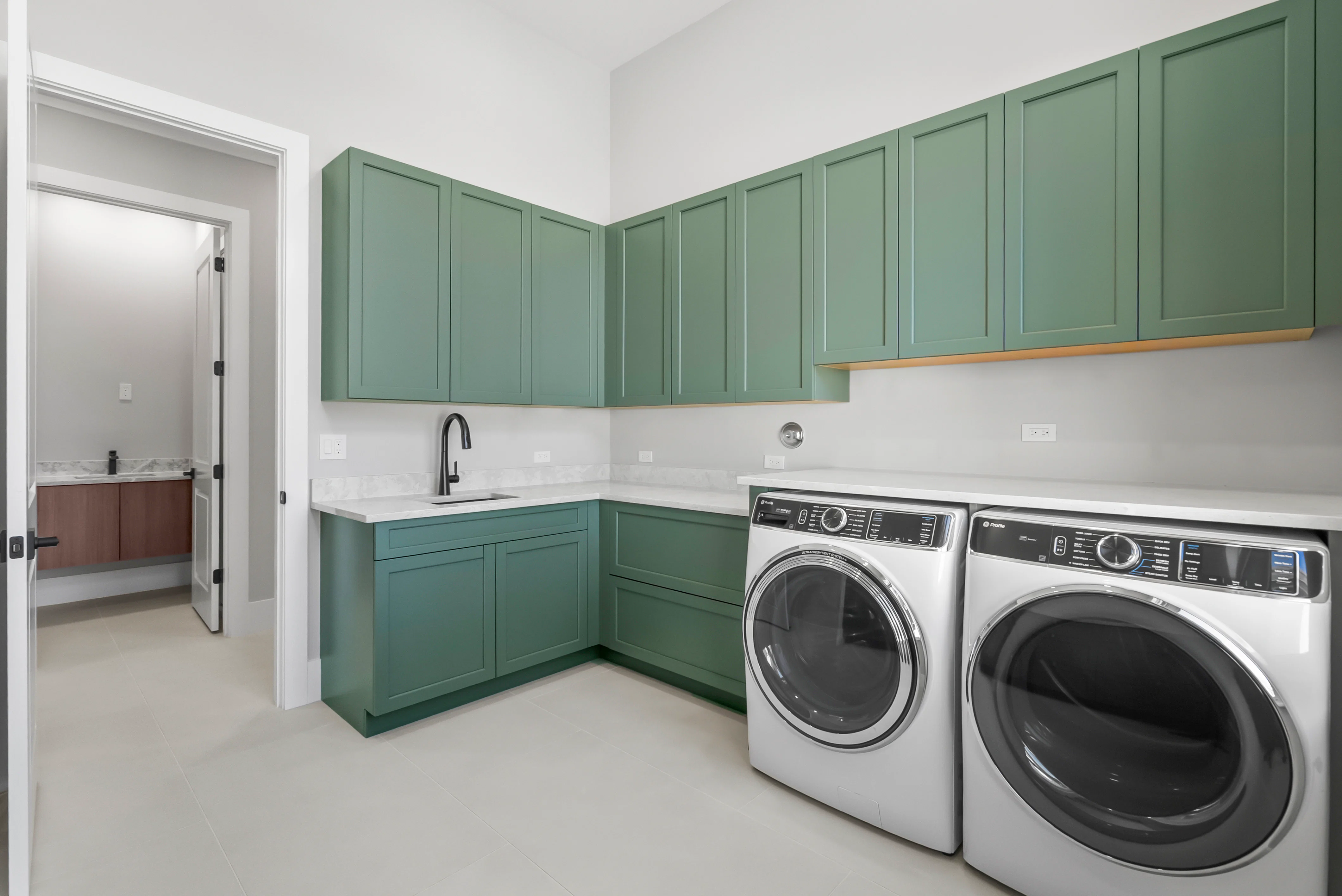 Falls-Riveria- Laundry Room