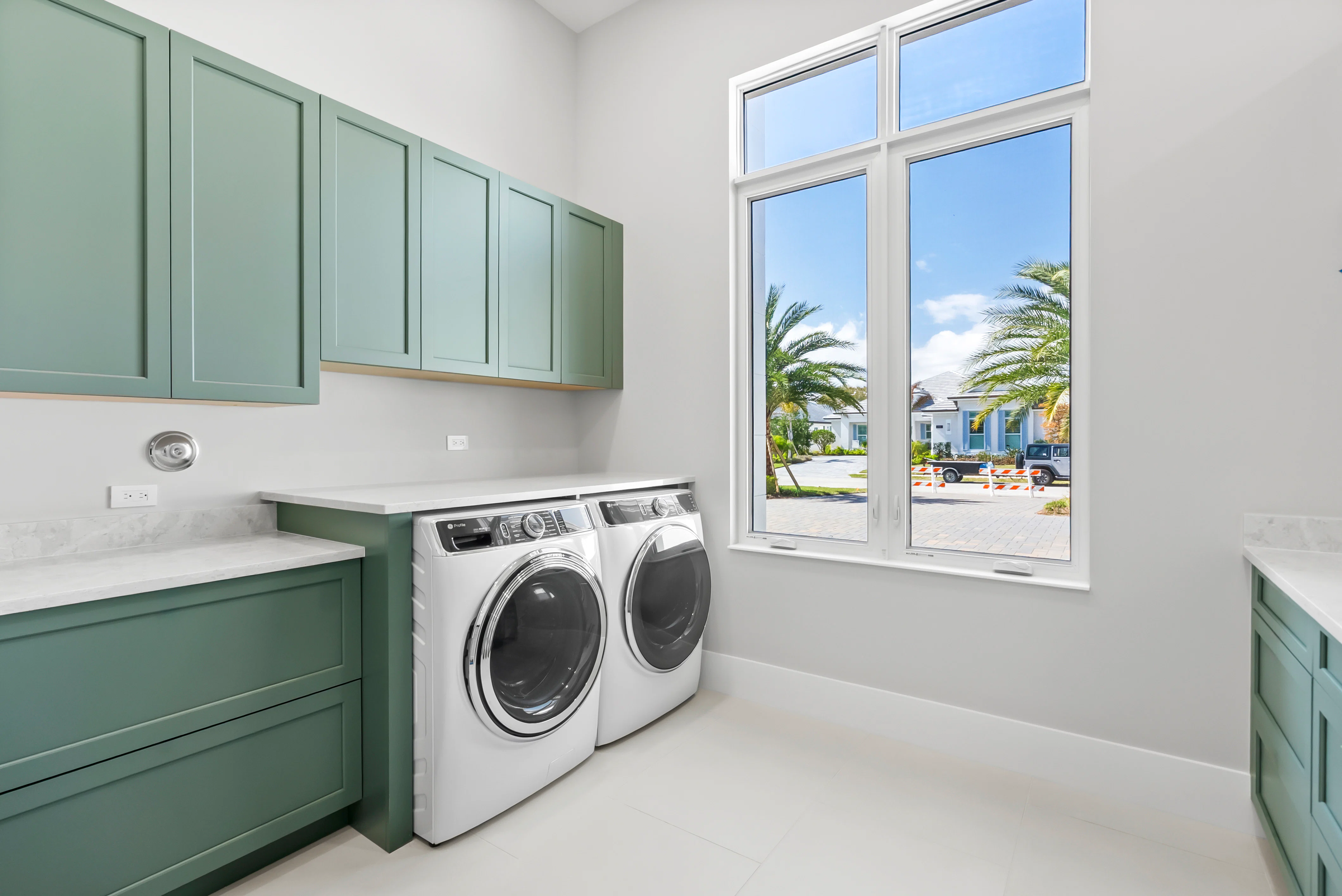 Falls-Riveria- Laundry Room