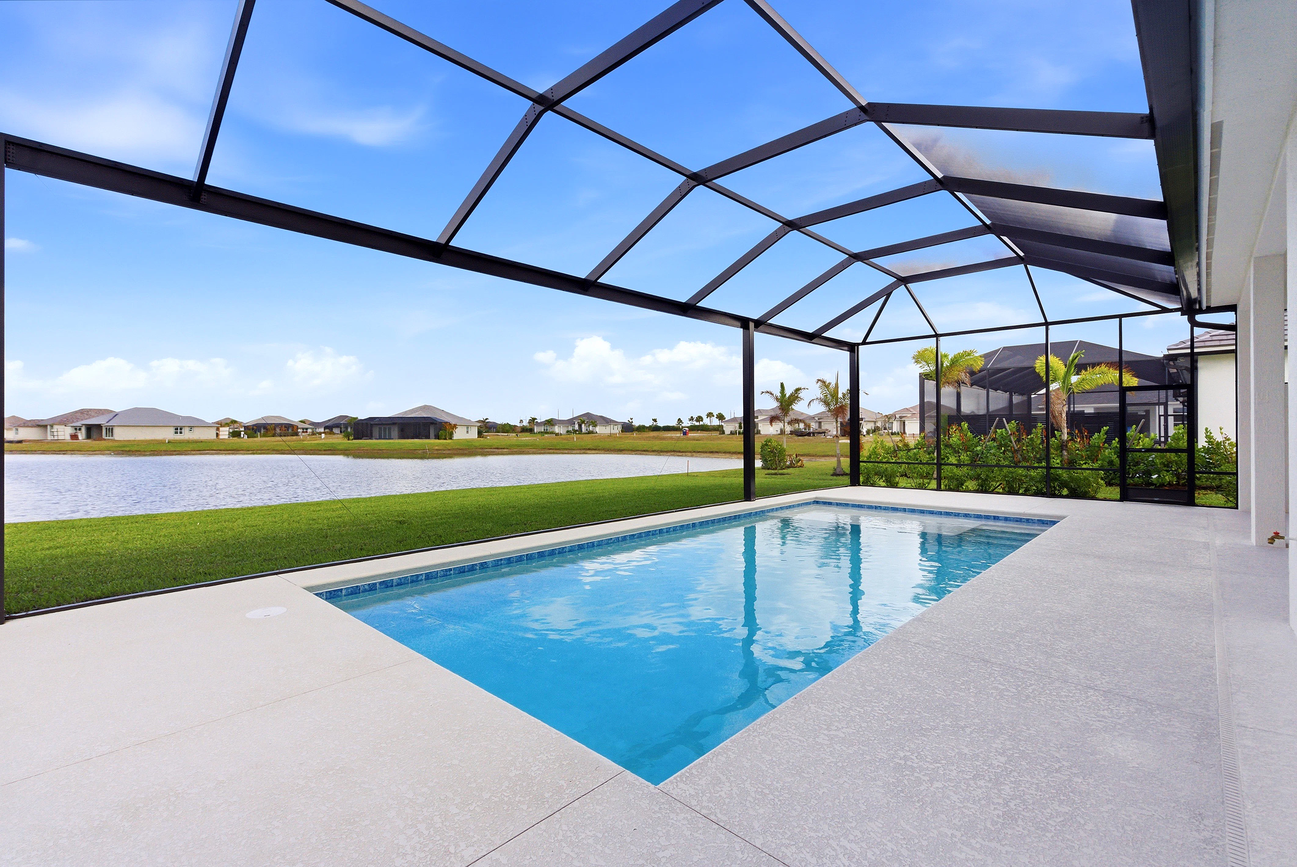 Pool and Panoramic Screen | 14252 SW Pinnacle Ct