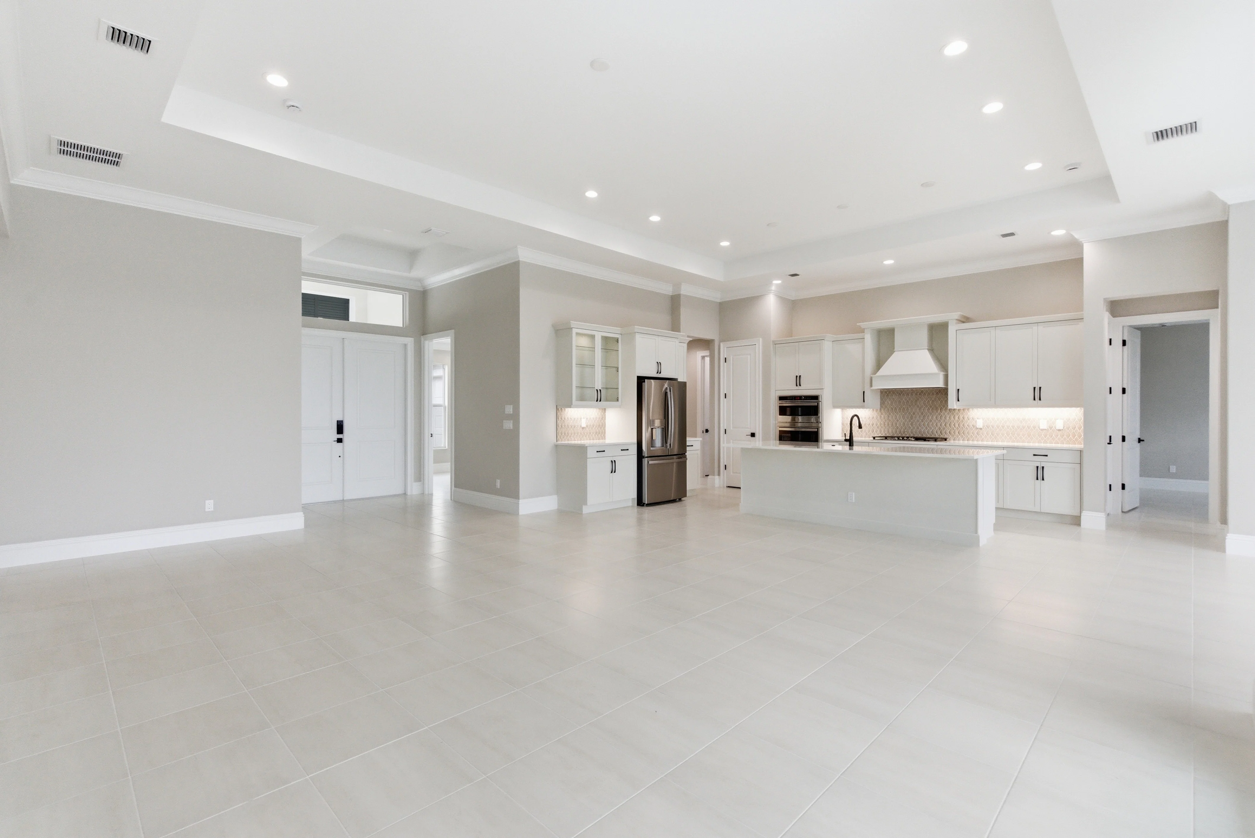 Great Room to Kitchen | 14252 SW Pinnacle Ct