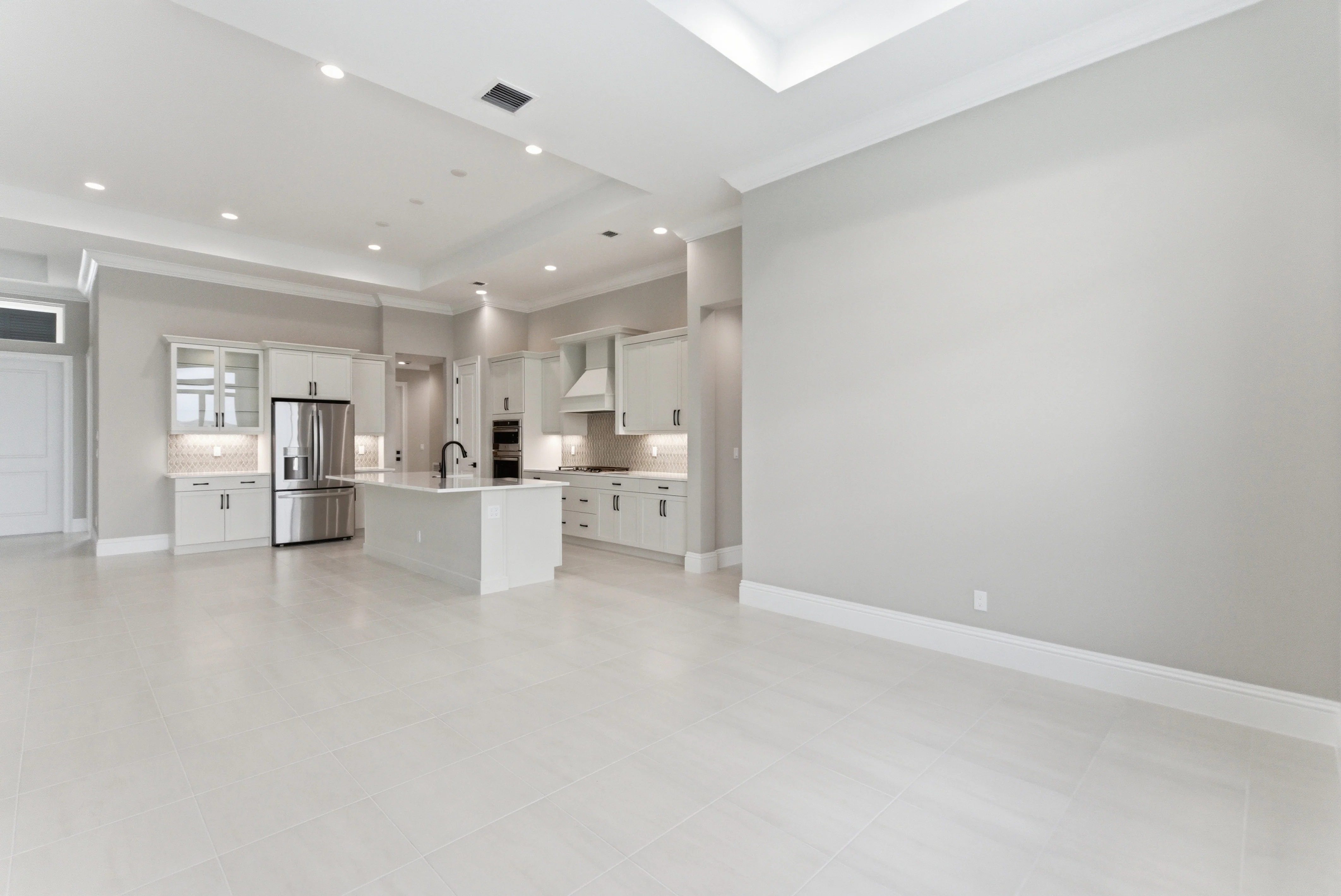Dining to Kitchen | 14252 SW Pinnacle Ct