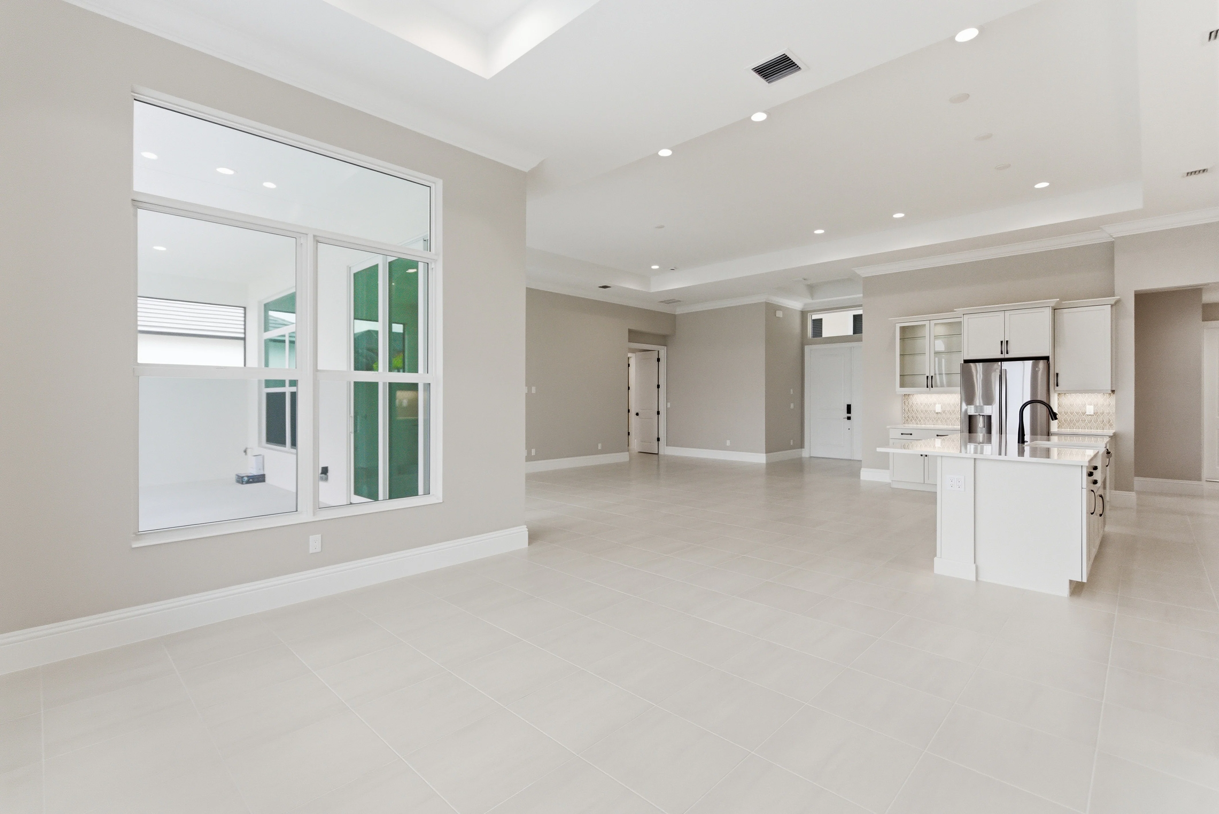 Dining to Kitchen | 14252 SW Pinnacle Ct