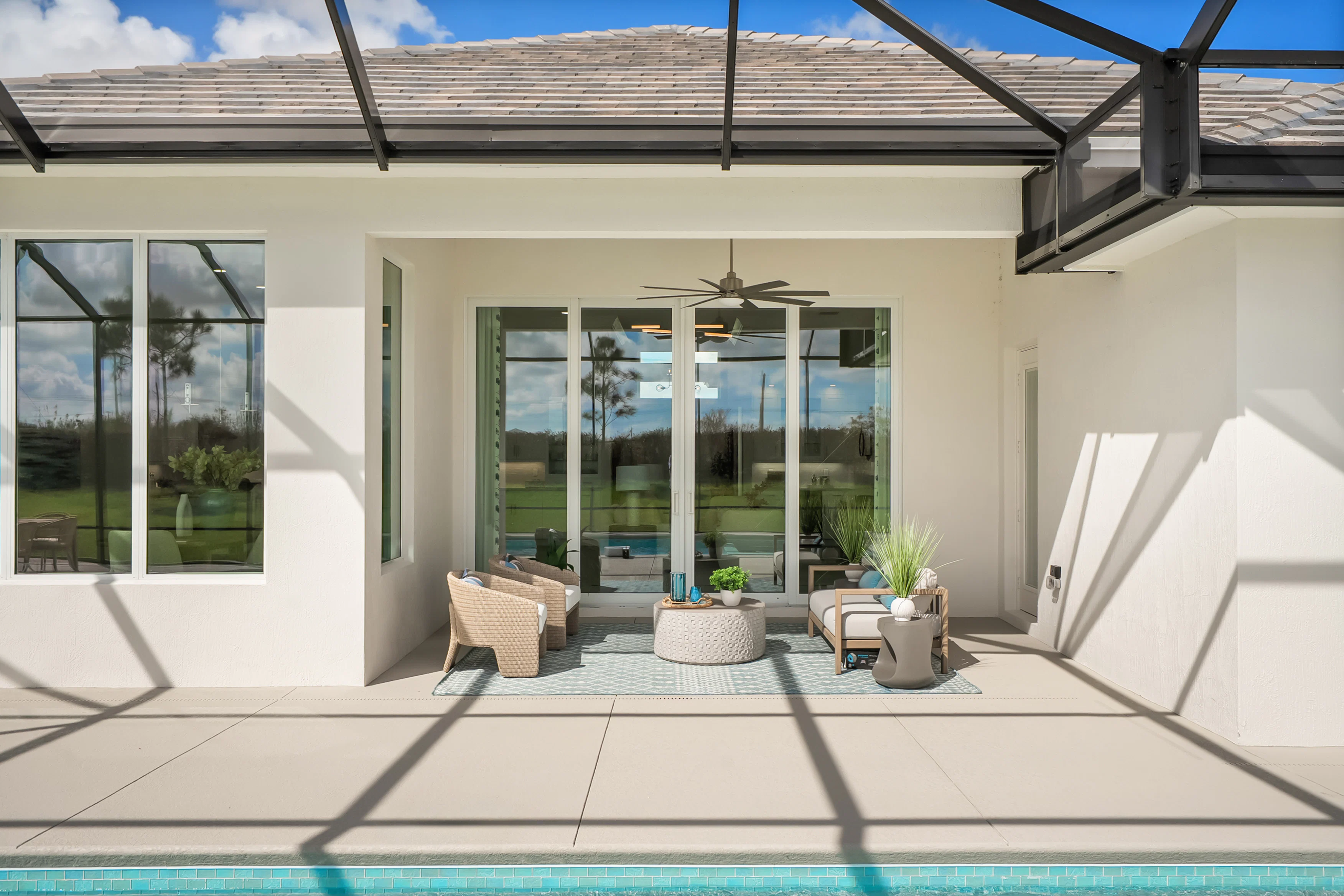 Lanai | Callie Model