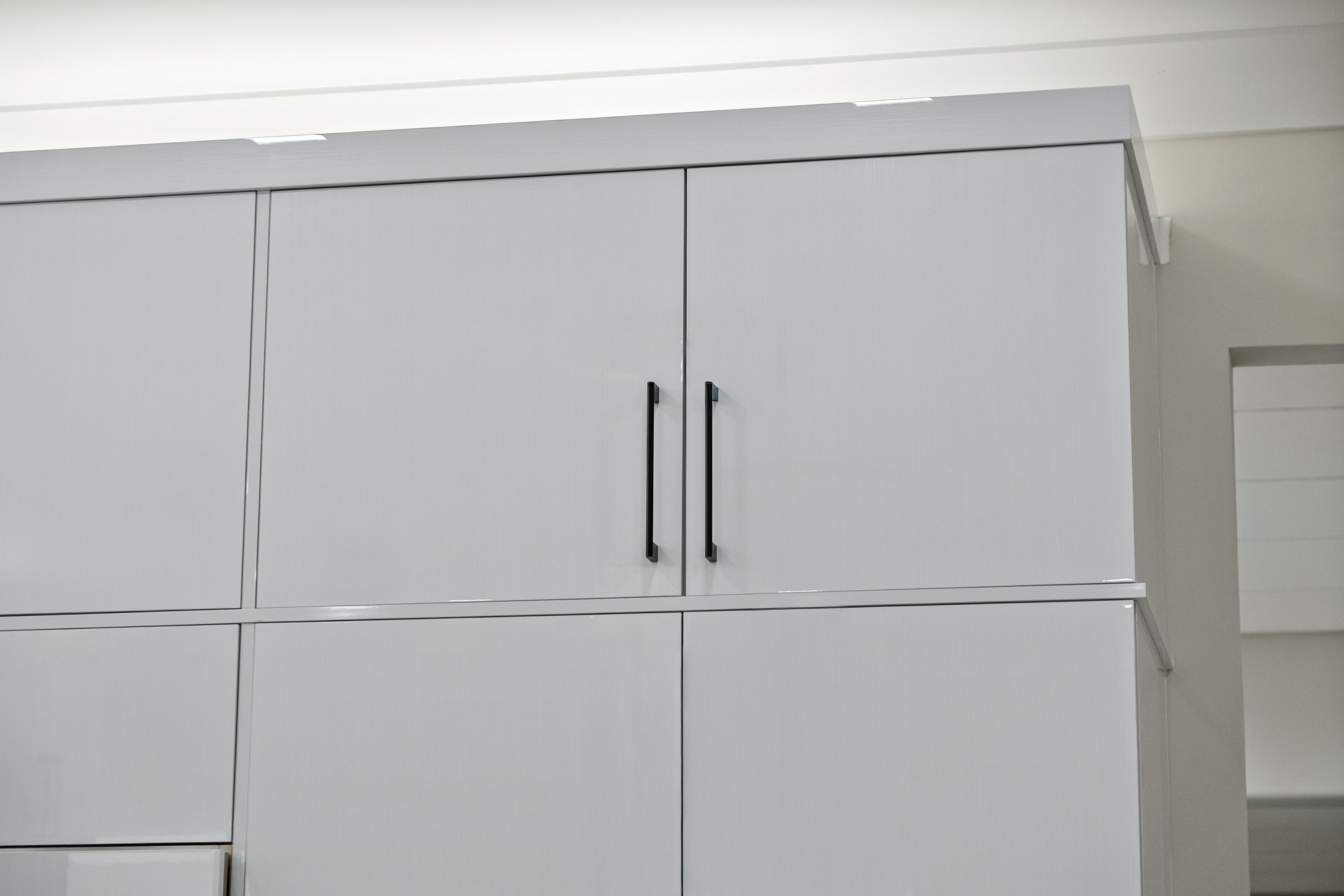 High Gloss Cabinet Stacked Uppers | Design Studio