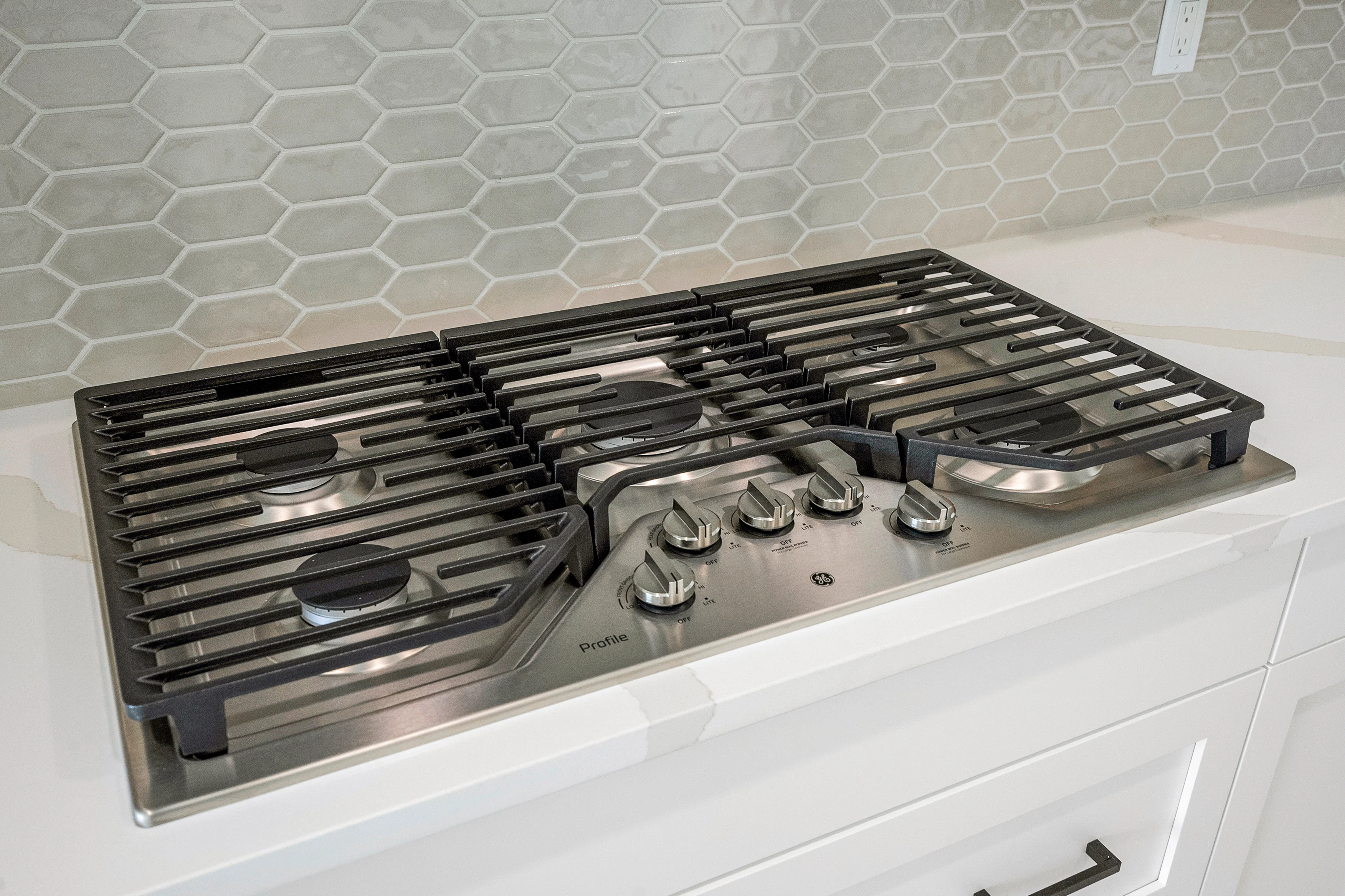 Kitchen Gas Cooktop | 6414 High Pointe Circle