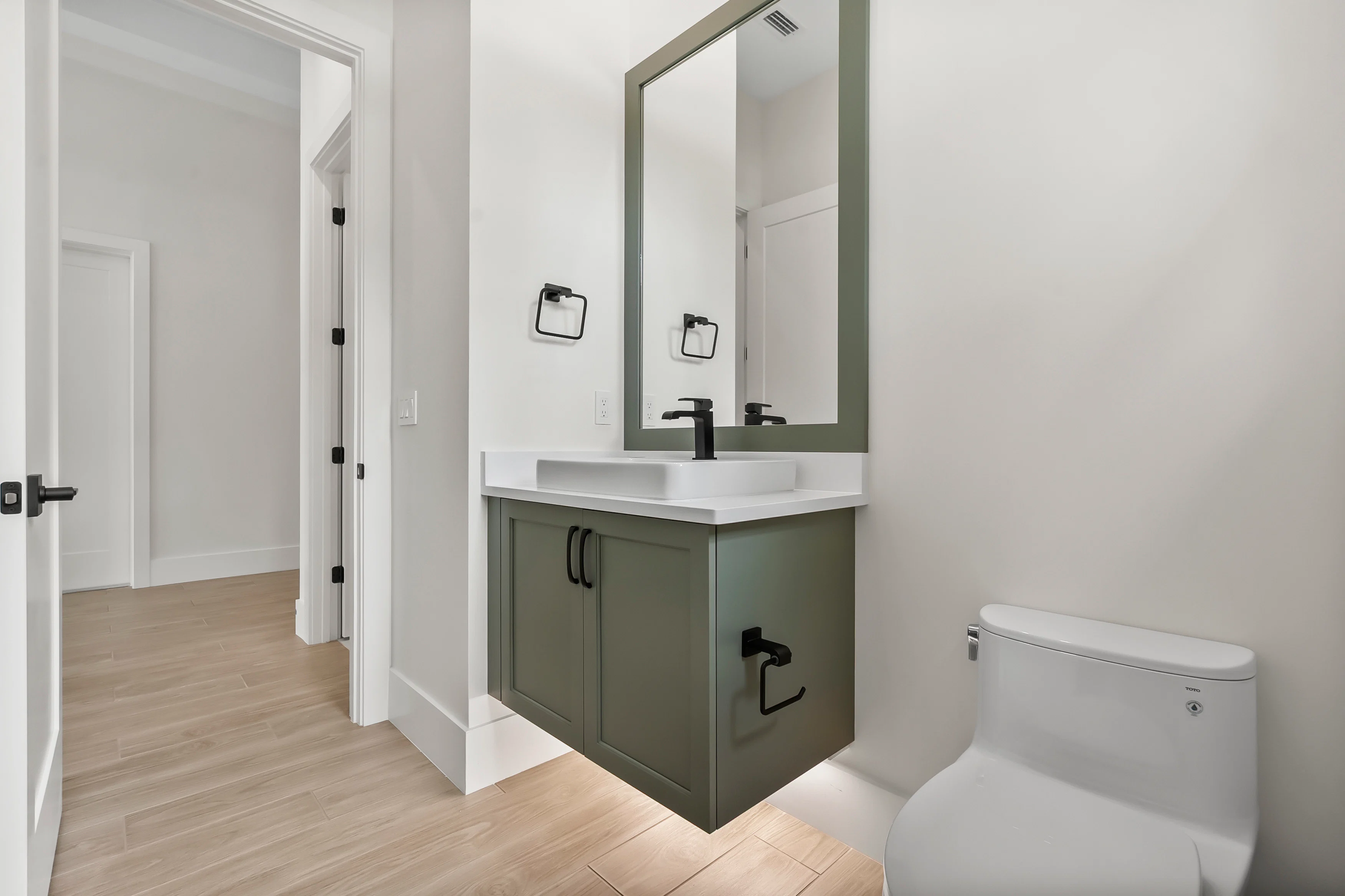 Powder Bath | 9160 Seaglass Ct