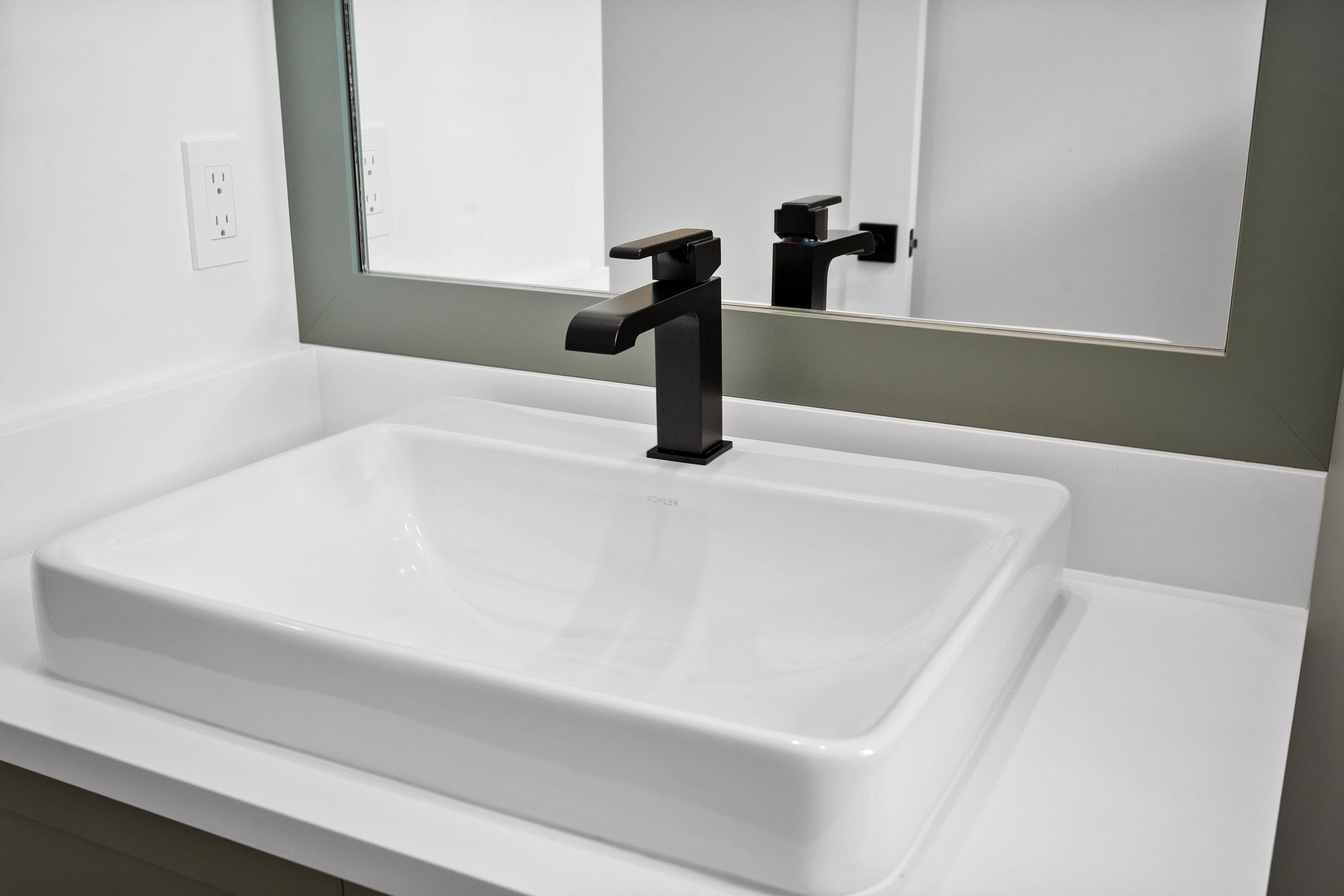 Powder Bath Detail | 9160 Seaglass Ct