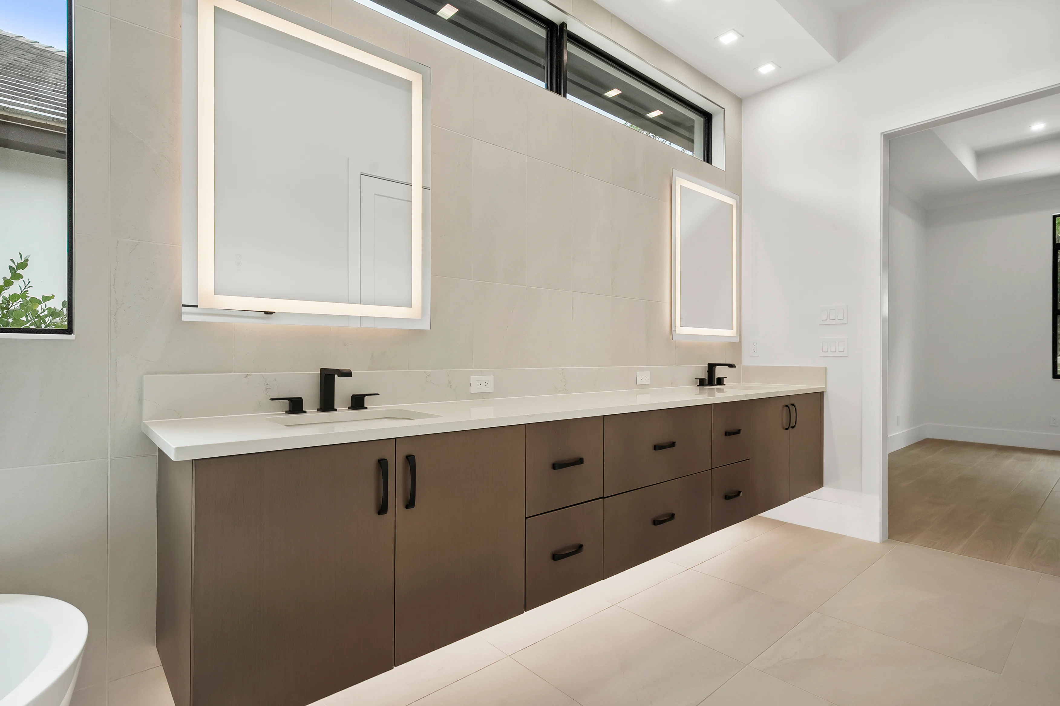 Master Bath | 9160 Seaglass Ct