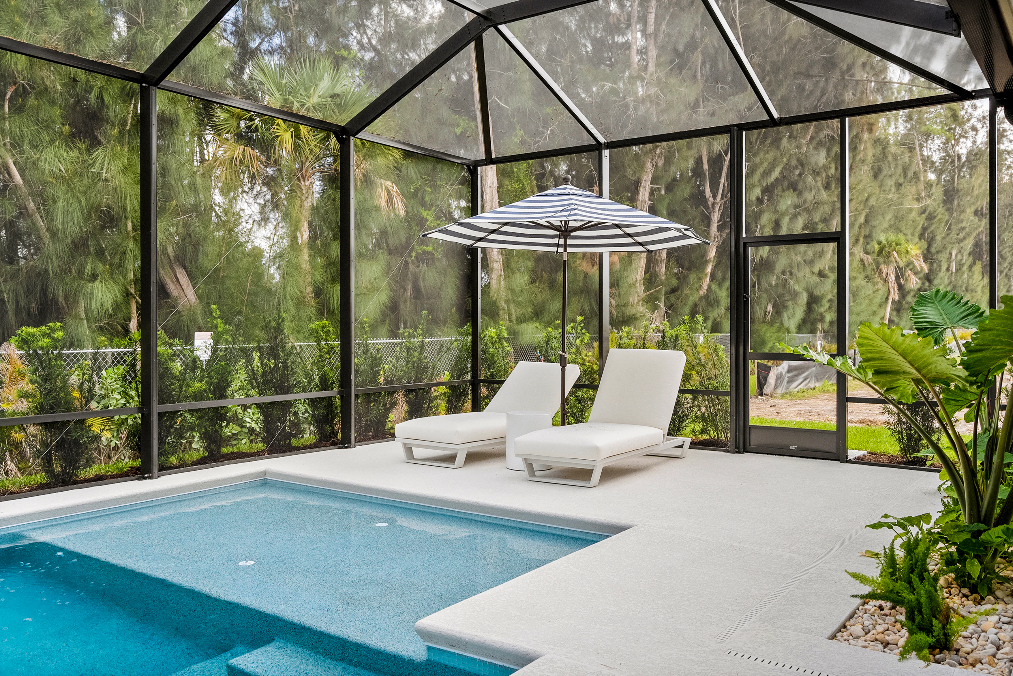 Screened Pool Sun Shelf & Pool Deck | Irvine Grande