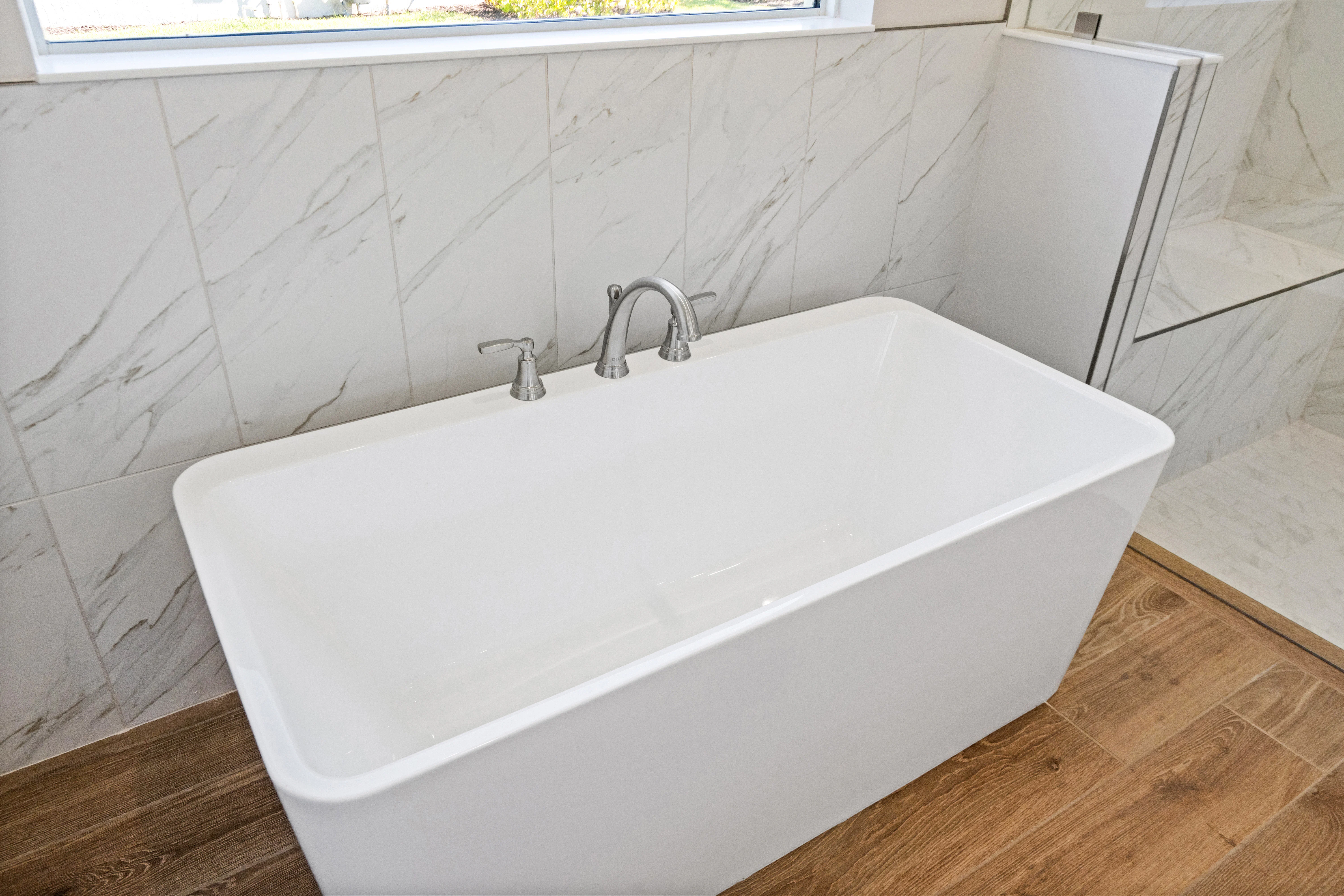 Master Bathtub Close-up | 14322 SW Belterra Drive