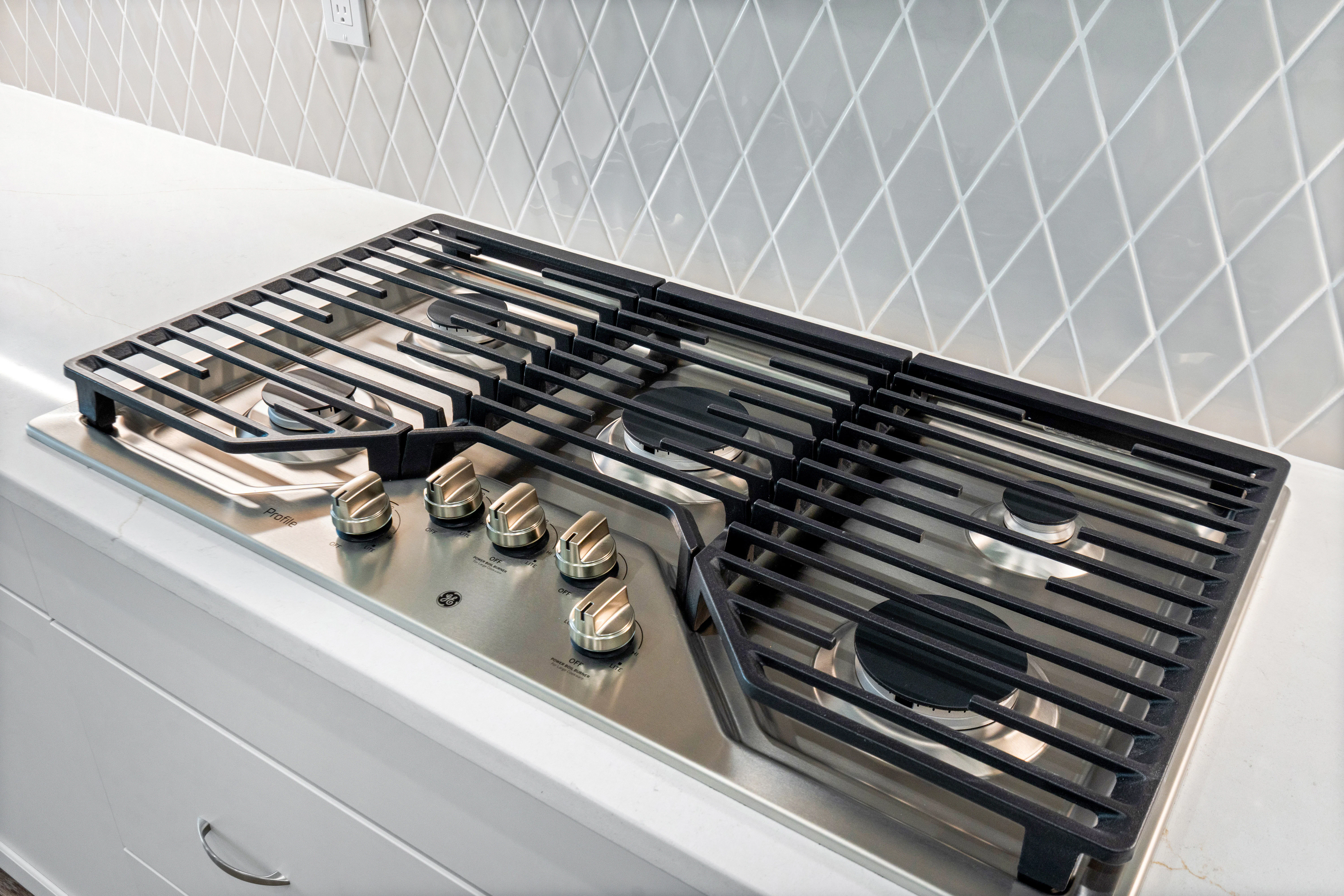 Kitchen Gas Cooktop | 14322 SW Belterra Drive