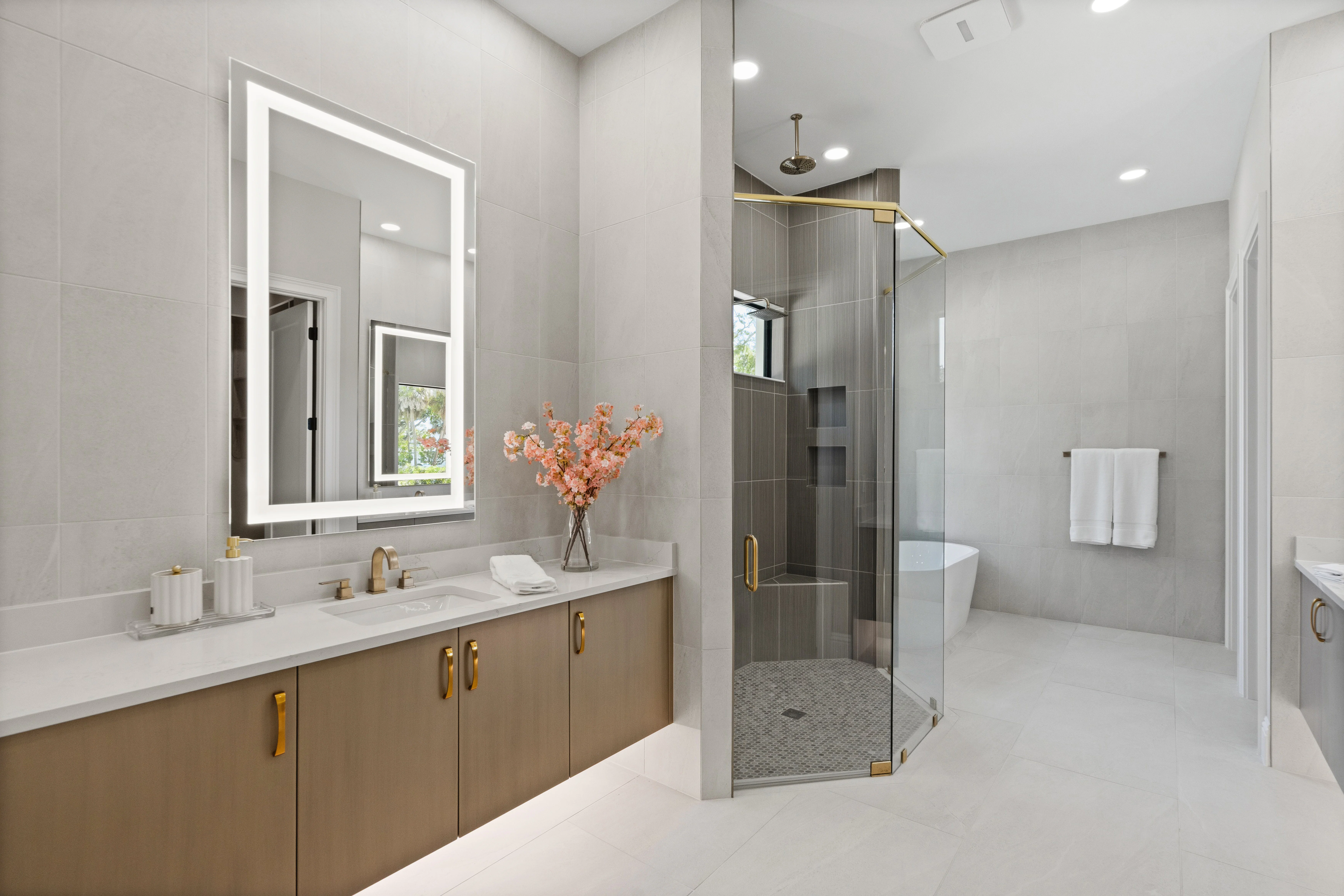 Master Bath | 9241 Seaglass Ct