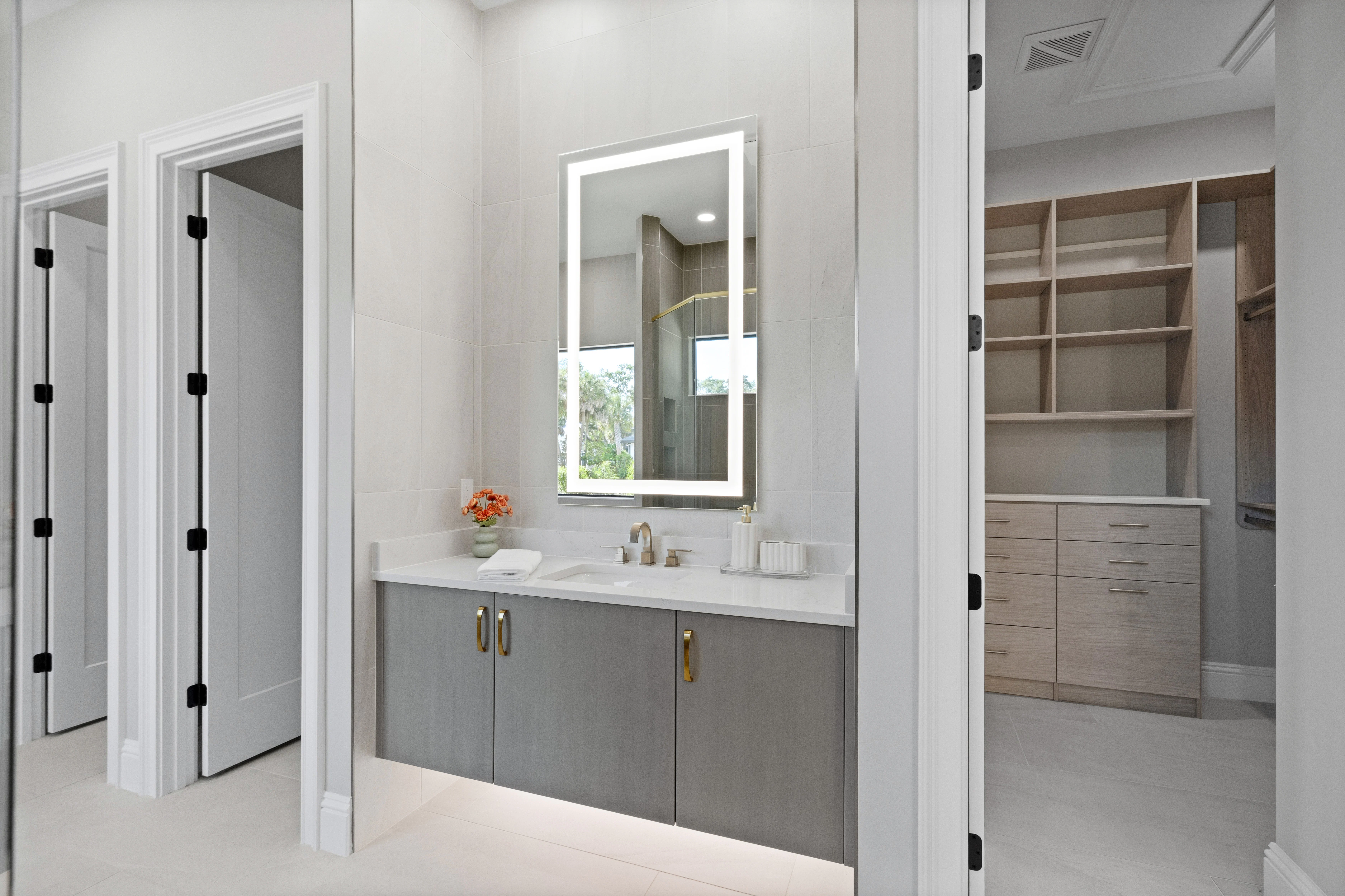 BATH ROOM WITH FLOATING VANITY