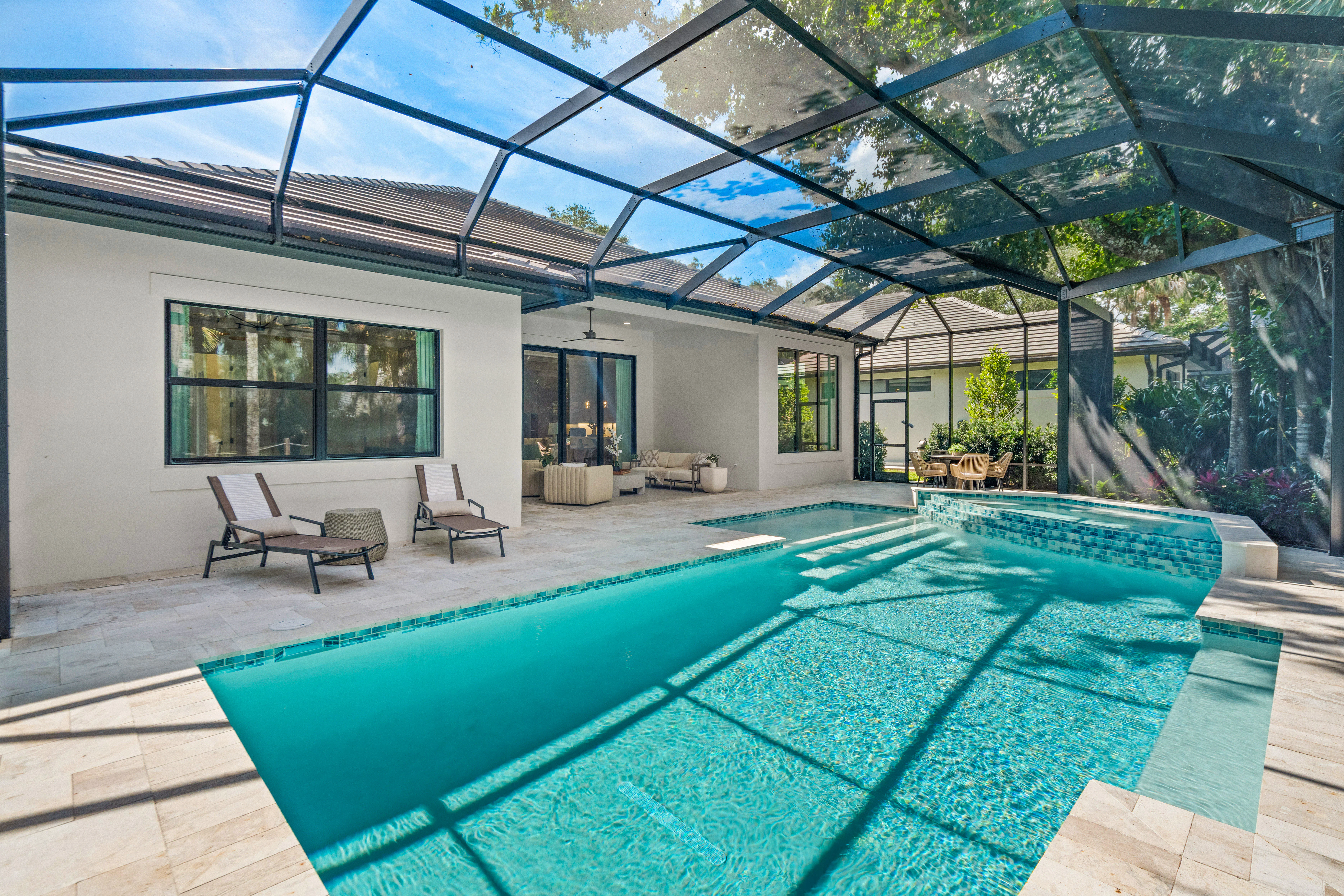 LANAI & POOL