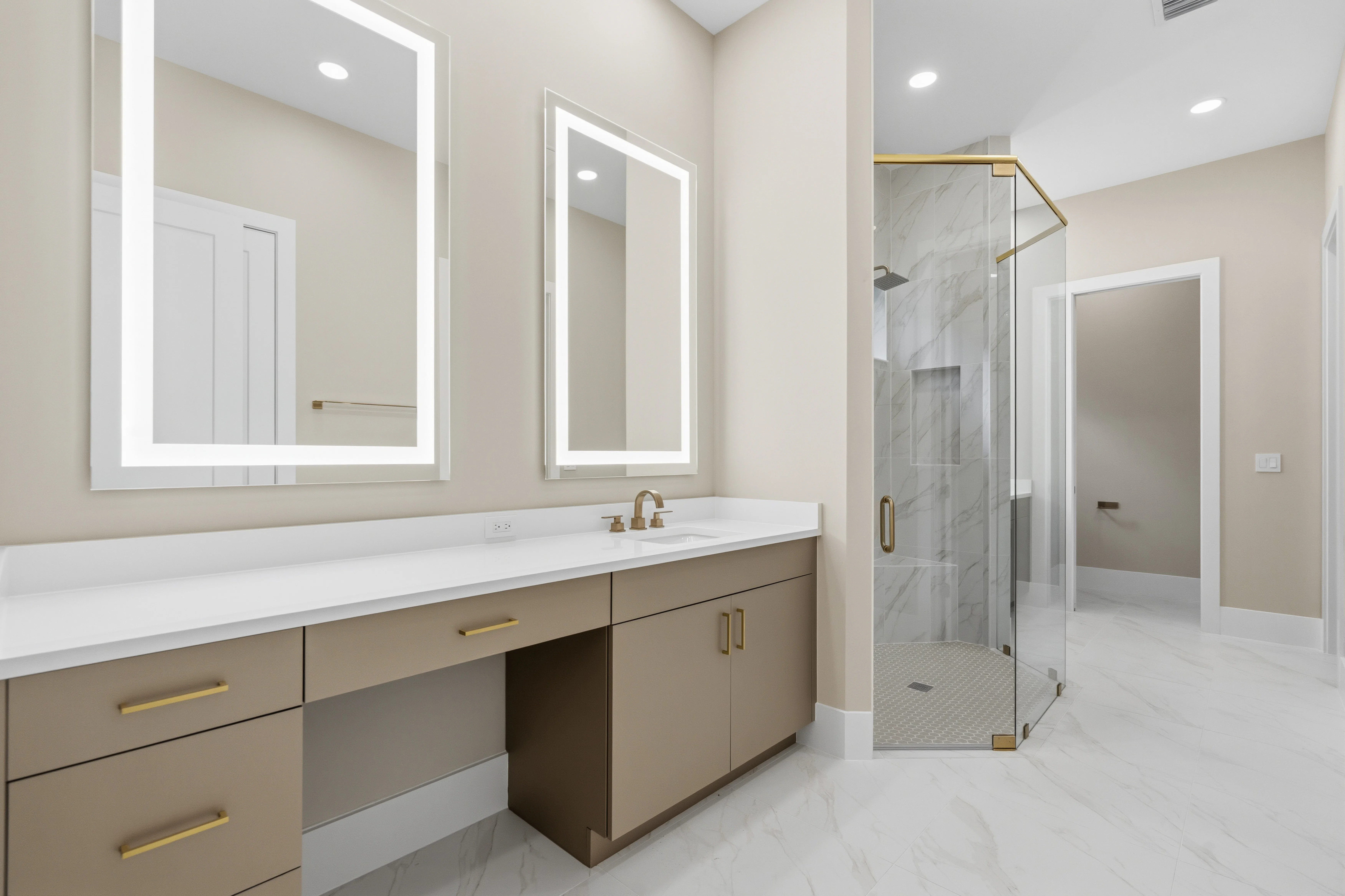 Master Bath | 9108 Seaglass Ct