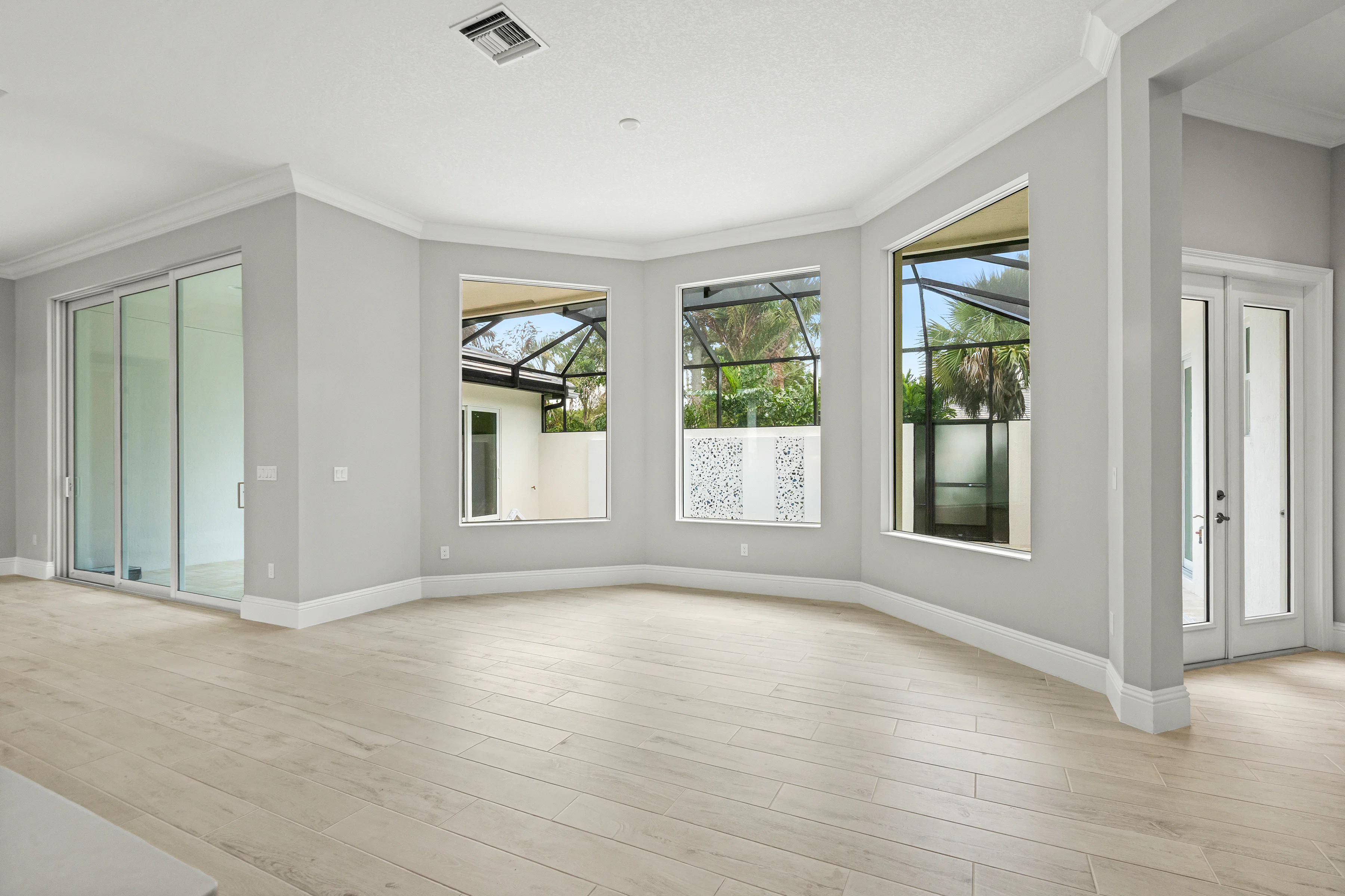 Dining | 4133 Lucaya Pointe Way