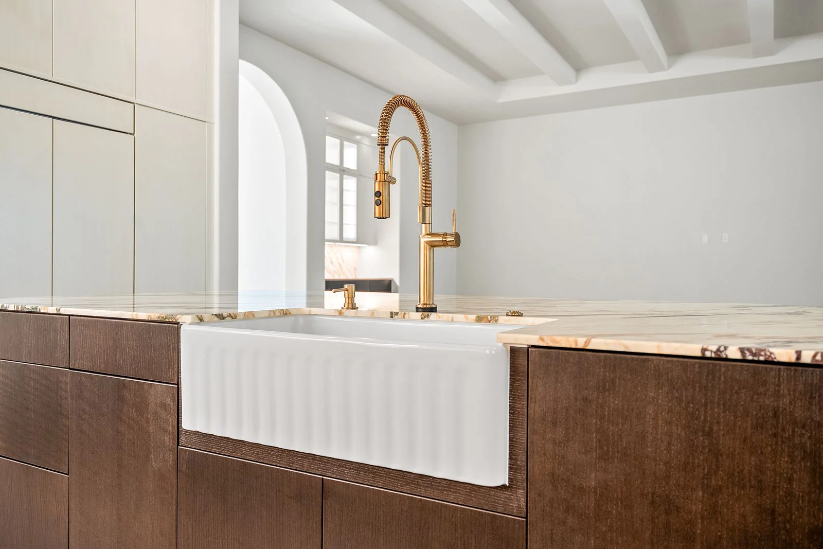 FARMHOUSE SINK