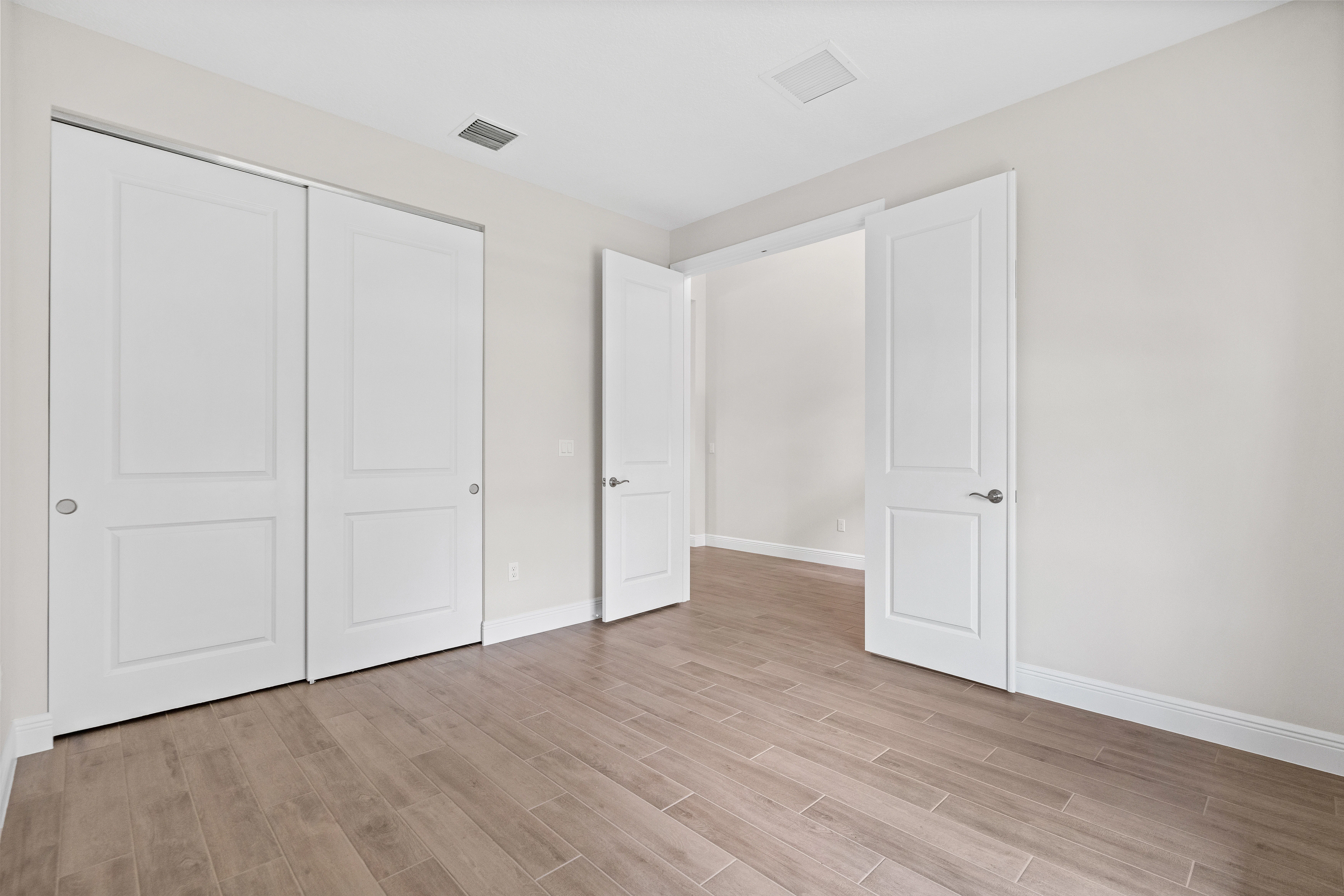 Den | 4066 Tower Pointe Way