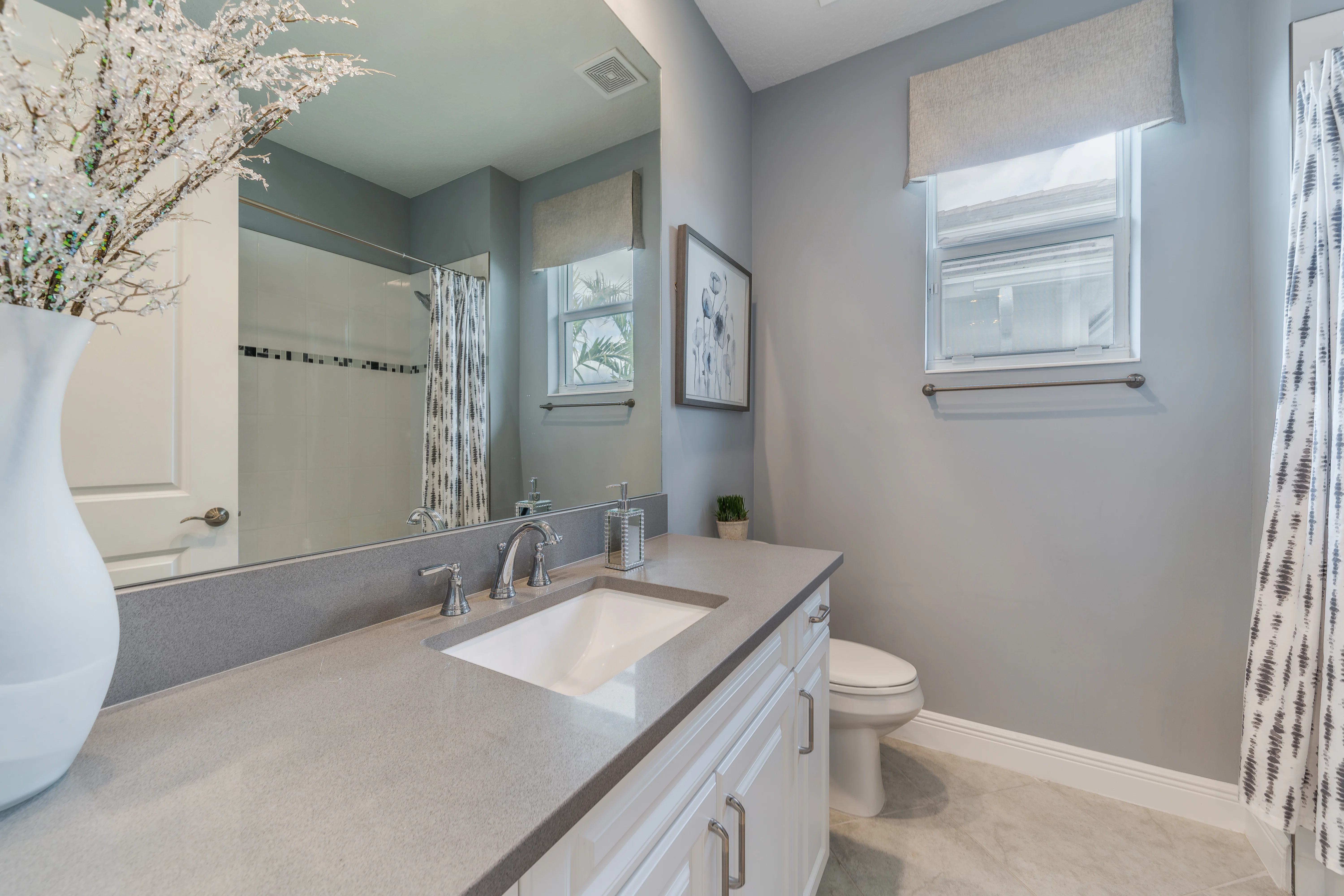 Secondary Bath | Palomar Model Move-in Ready